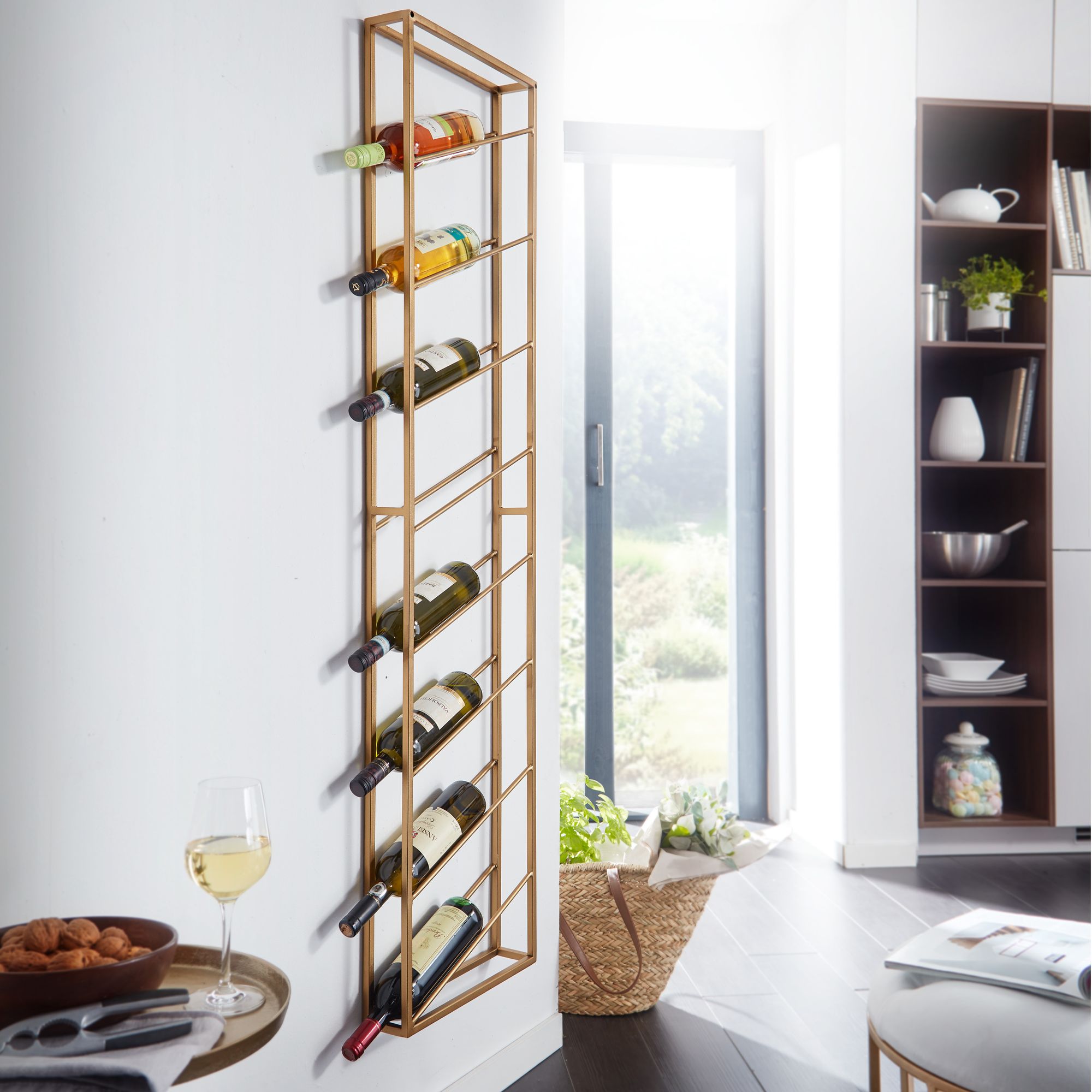 KADIMA DESIGN Weinregal STILVIN: Wandmontage, 8 Flaschen, 36x150x8 cm, pulverbeschichtetes Eisen, handgefertigt, 15 kg Belastbarkeit.