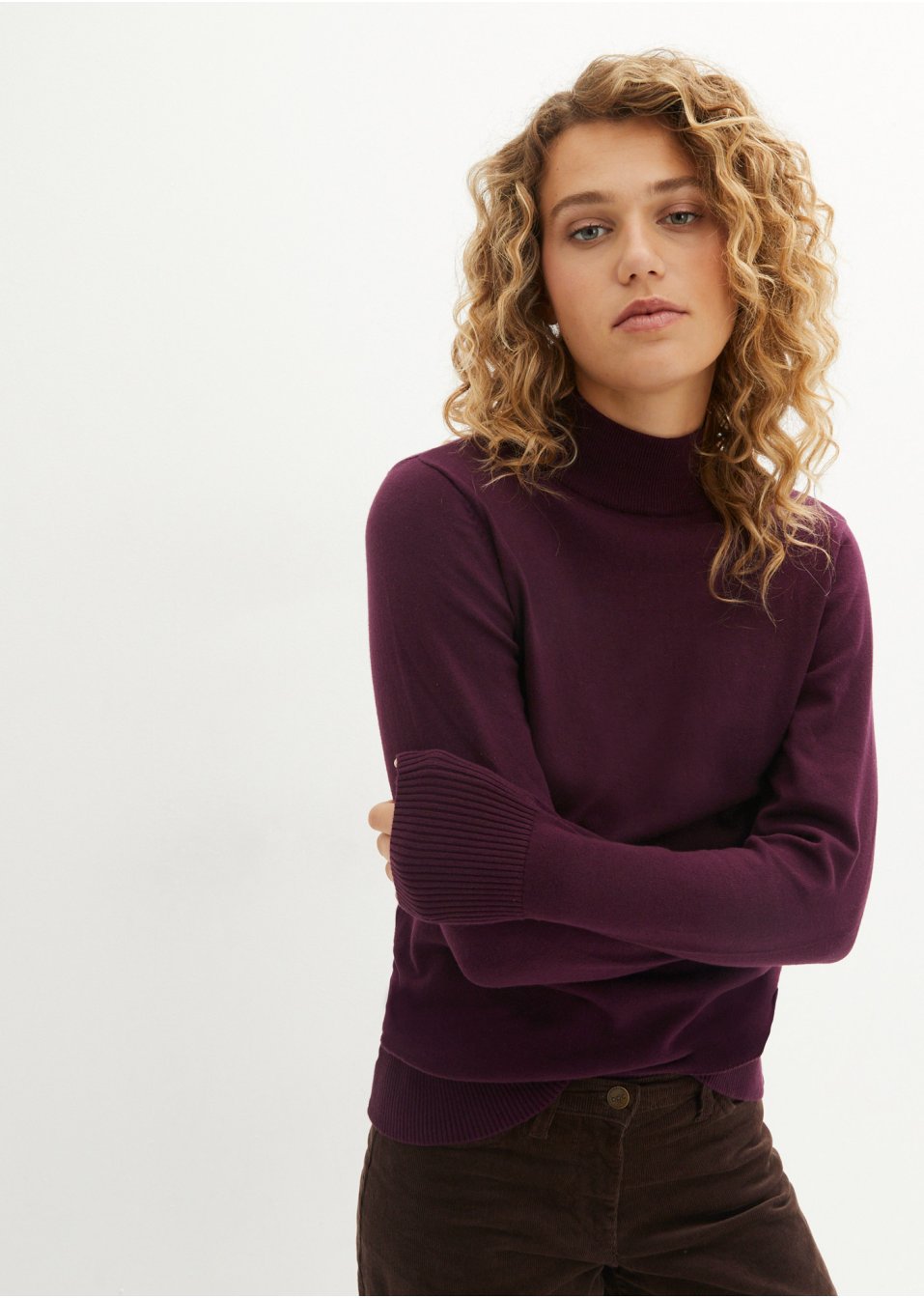 Pull basique en fine maille à col montant