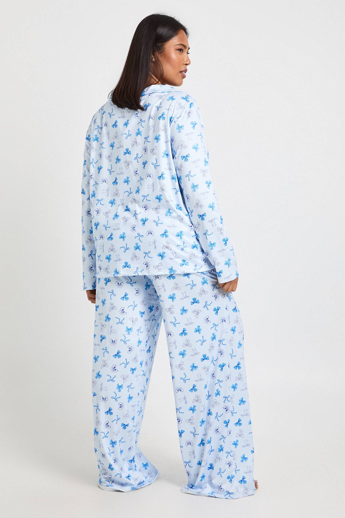 boohoo Ensemble Pyjama Grande Taille Chemise À Manches Longues Et Pantalon Imprimé Pois Et Nœuds