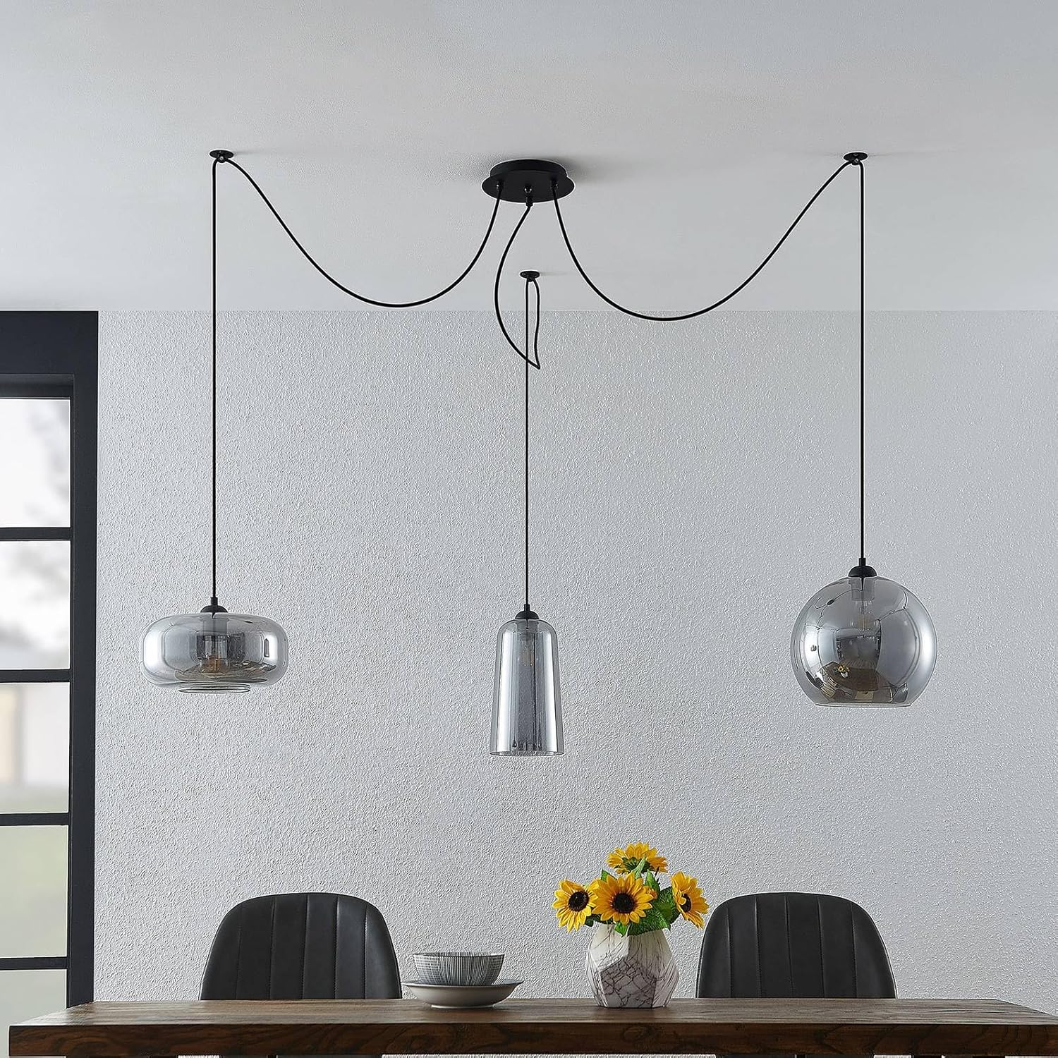 Lucande Pendelleuchte 'Zyli' (Retro, Vintage, Antik) in Alu aus Glas u.a. für Wohnzimmer & Esszimmer (3 flammig, E27) - Hängelampe, Esstischlampe, Hängeleuchte, Wohnzimmerlampe, Schwarz, Rauchgrau