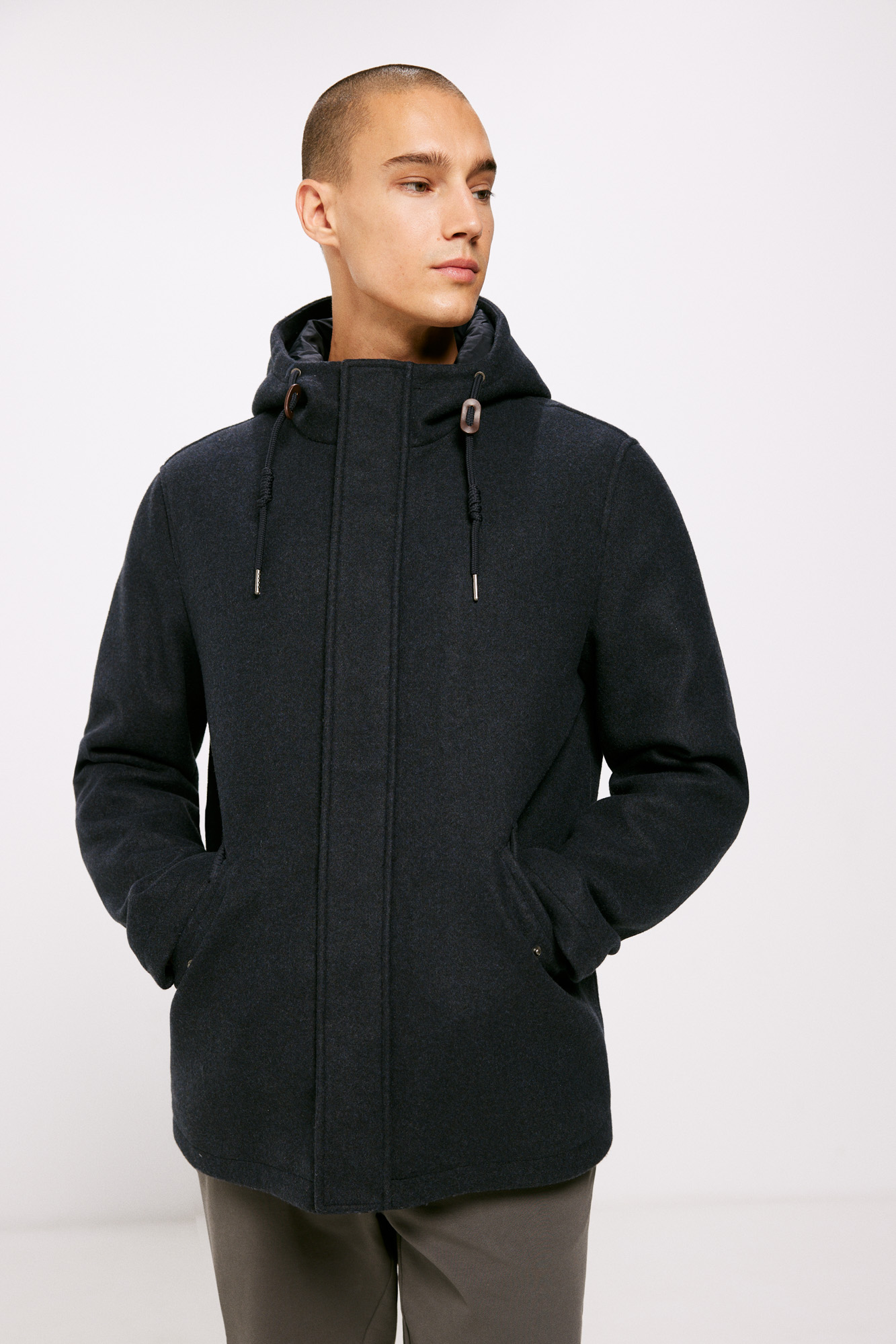 Parka com efeito lã e capuz.