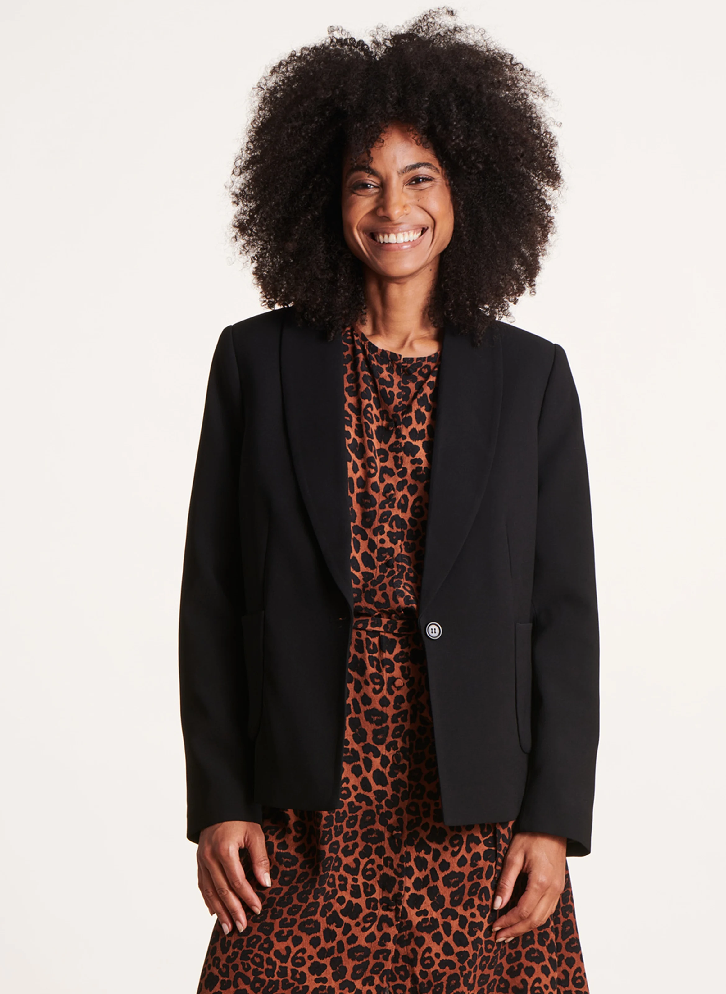 Veste de tailleur cintrée à col châle | Noir