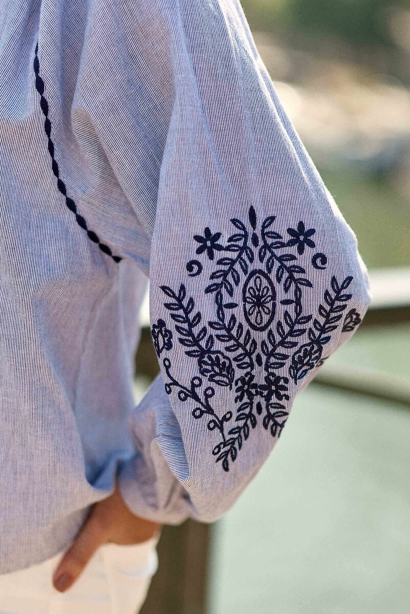 LA PETITE ETOILE<br>Blusa ampla com detalhes bordados, BLENA