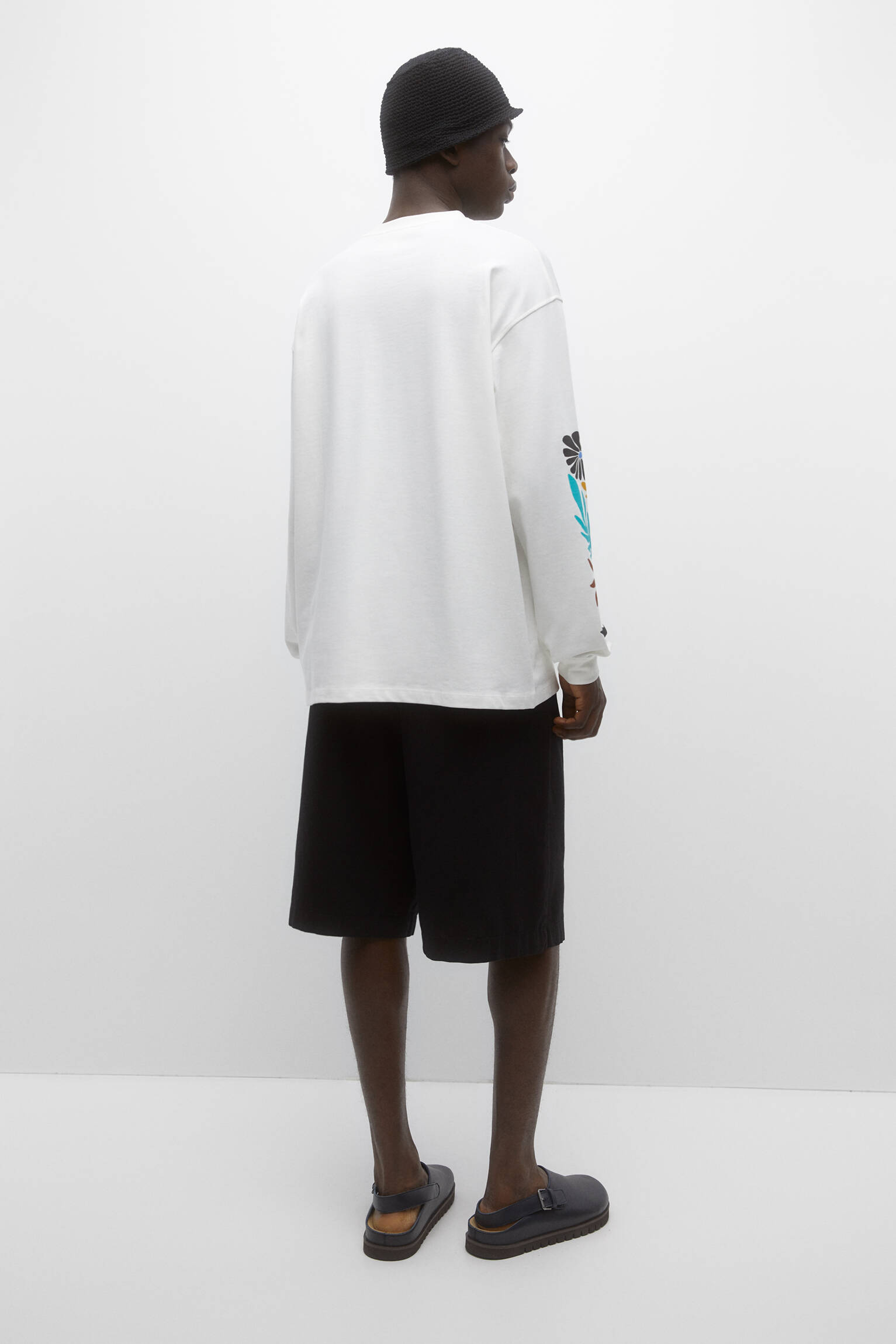CAMISETA DE MANGA LONGA COM BOLSO DE CROCHÊ - BRANCO SUJO