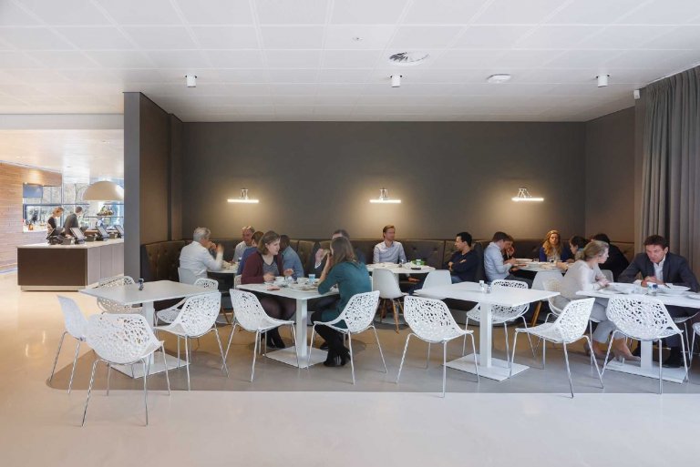 Vitra Eames DSW stoel met essen onderstel, Pebble