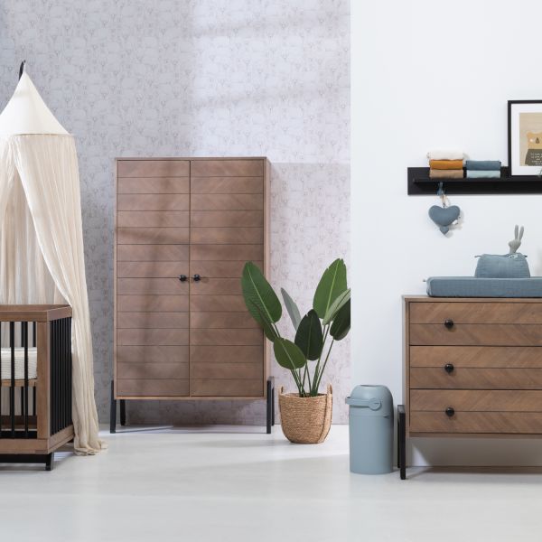 Europe Baby Beau Babykamer Walnoot |  Bed 60 x 120 cm   Commode