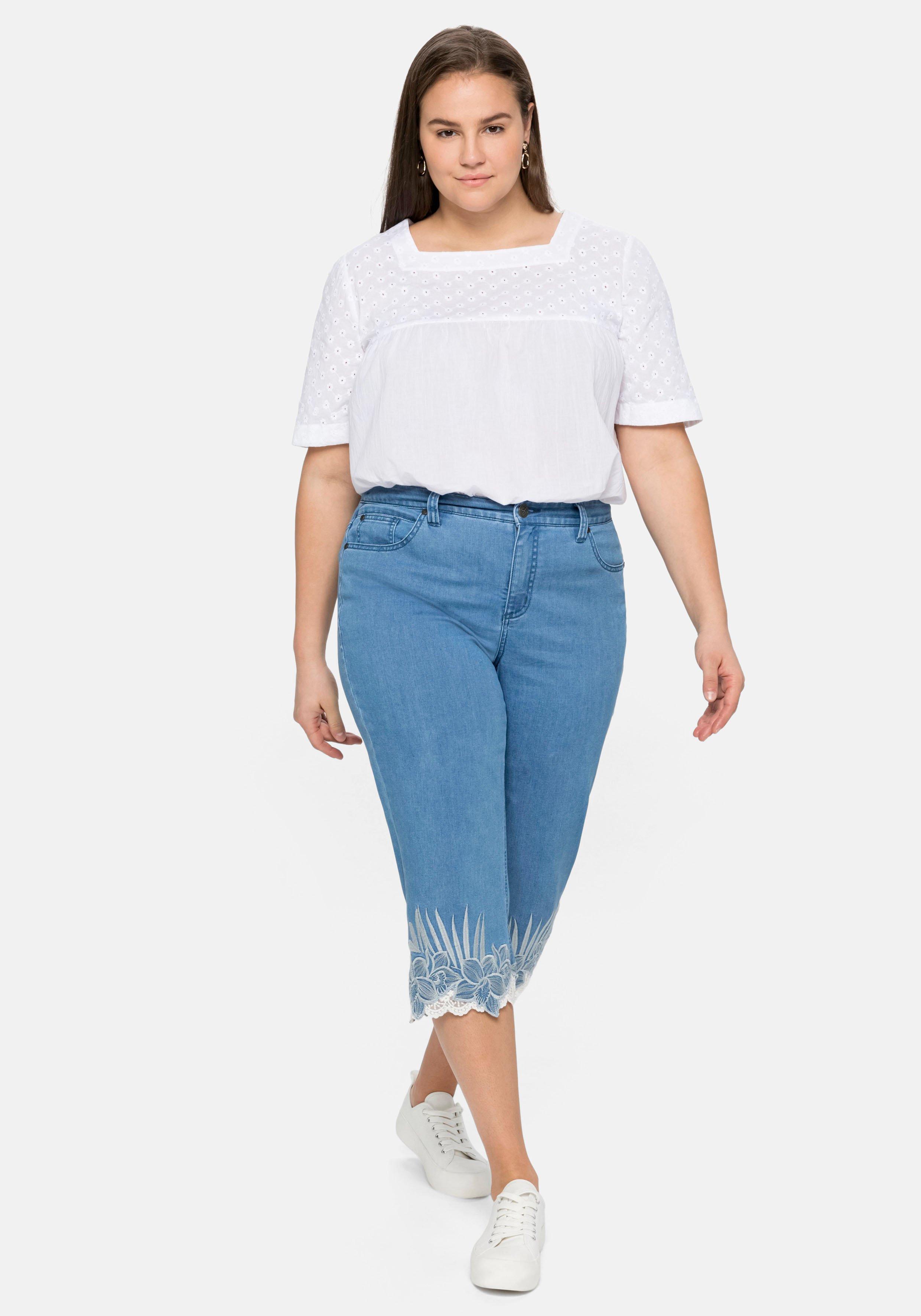 3/4-Jeans mit Stickerei und Spitze am Saum