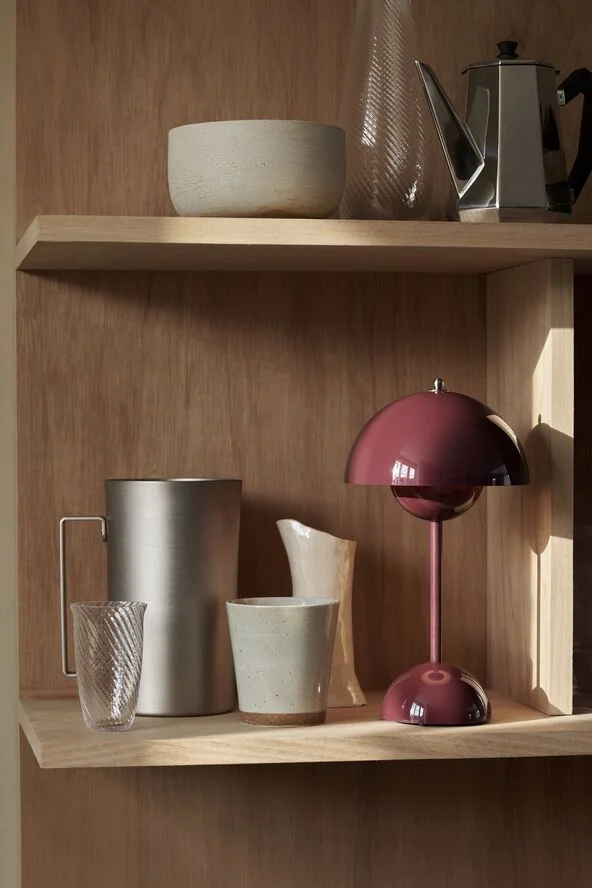 &Tradition Flowerpot Portable Lamp VP9, Magnetic Charger Dark plum