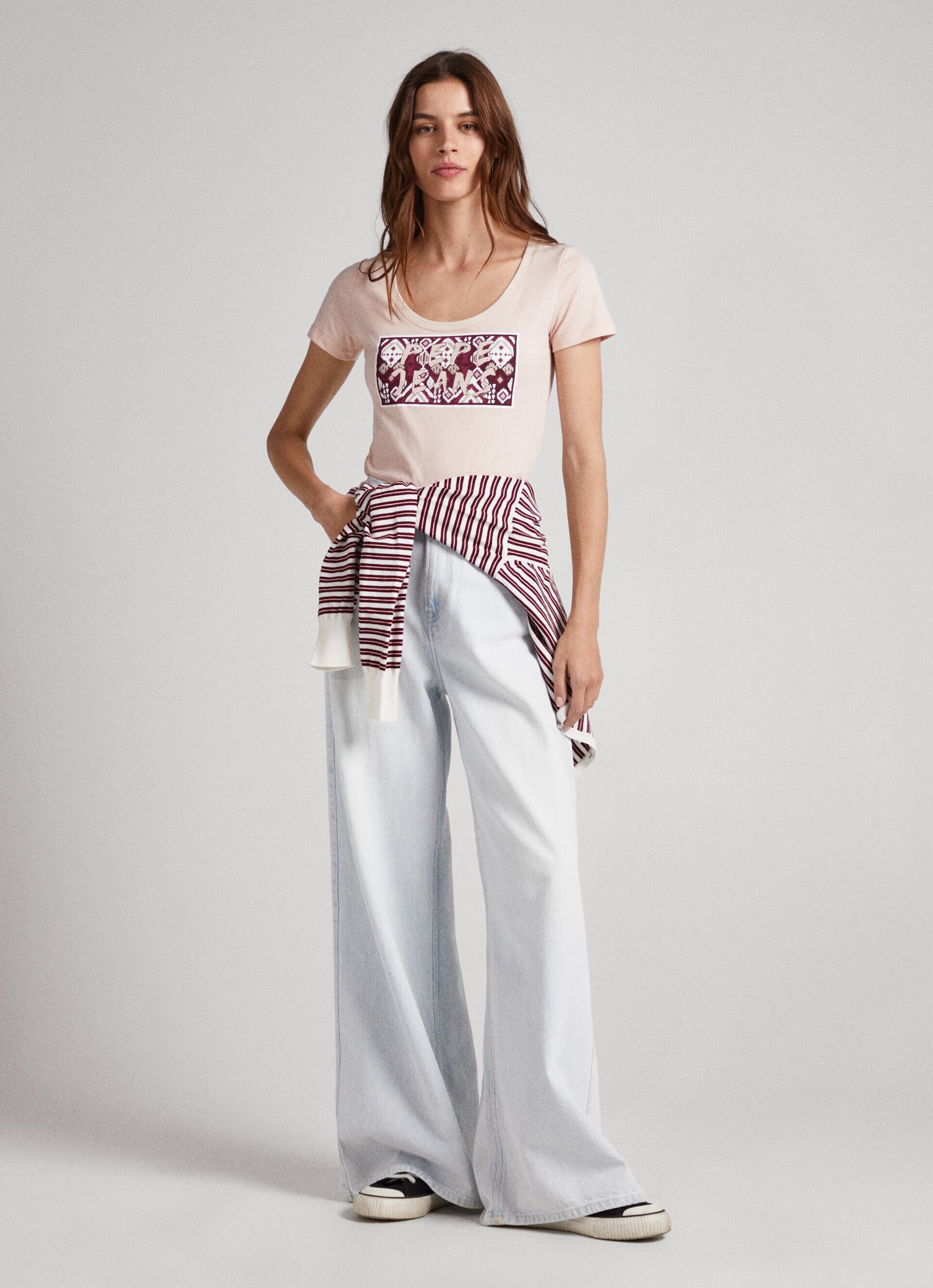 CAMISETA COM LOGOTIPO ESTAMPADO - rosa acinzentado