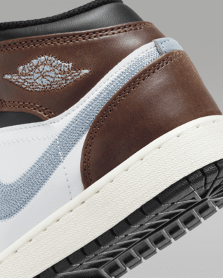 Air Jordan 1 Mid SE Older Kids' Shoes