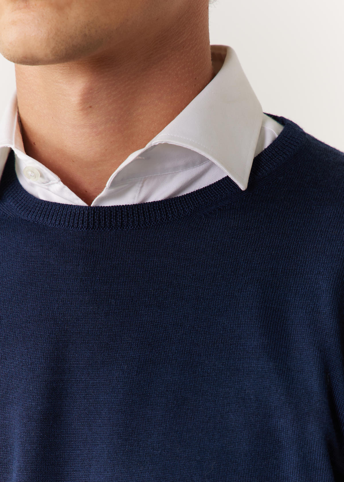 Pull col rond en laine Mérinos mélangée unie bleu indigo