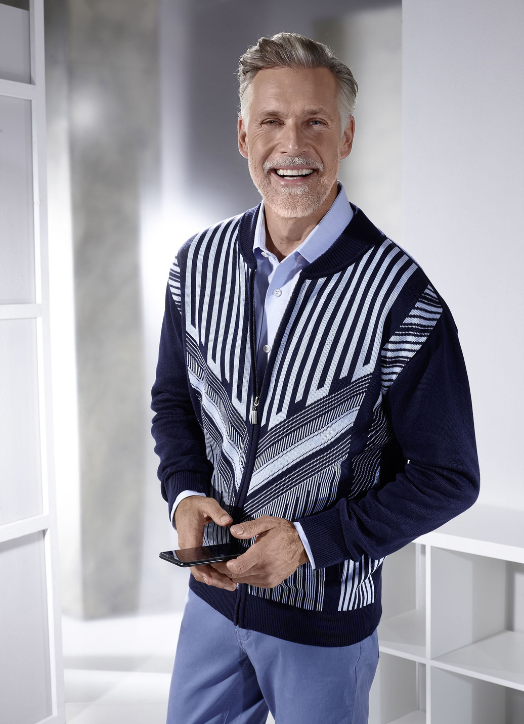 Jacke mit durchgehendem Reißverschluss