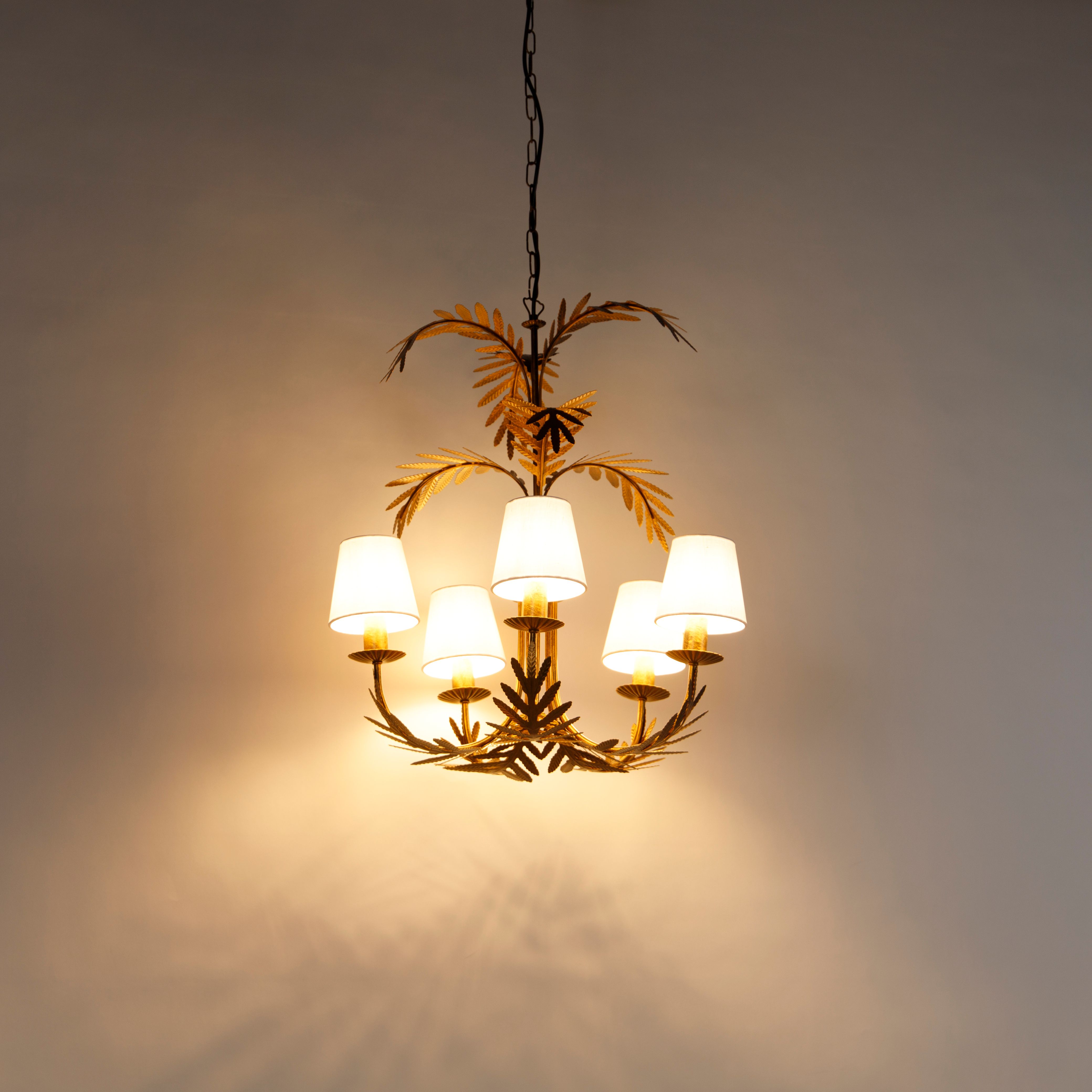 Kroonluchter goud met met linen klemkappen wit 5-lichts - Botanica