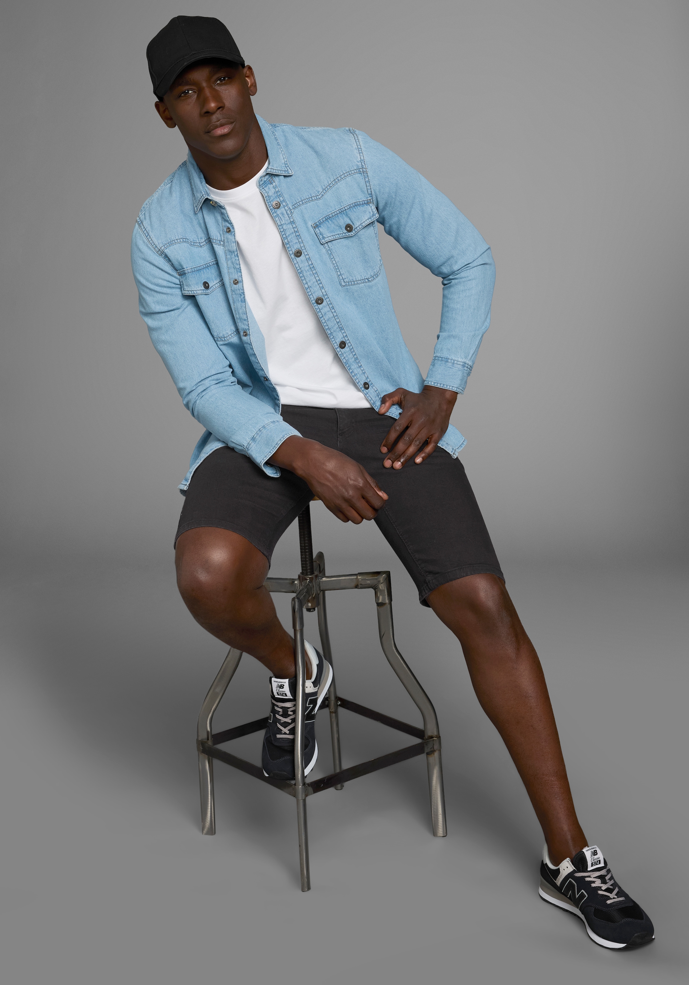 Arizona Jeansshorts gerader Schnitt,  knieumspielende Länge,  niedrige Leibhöhe