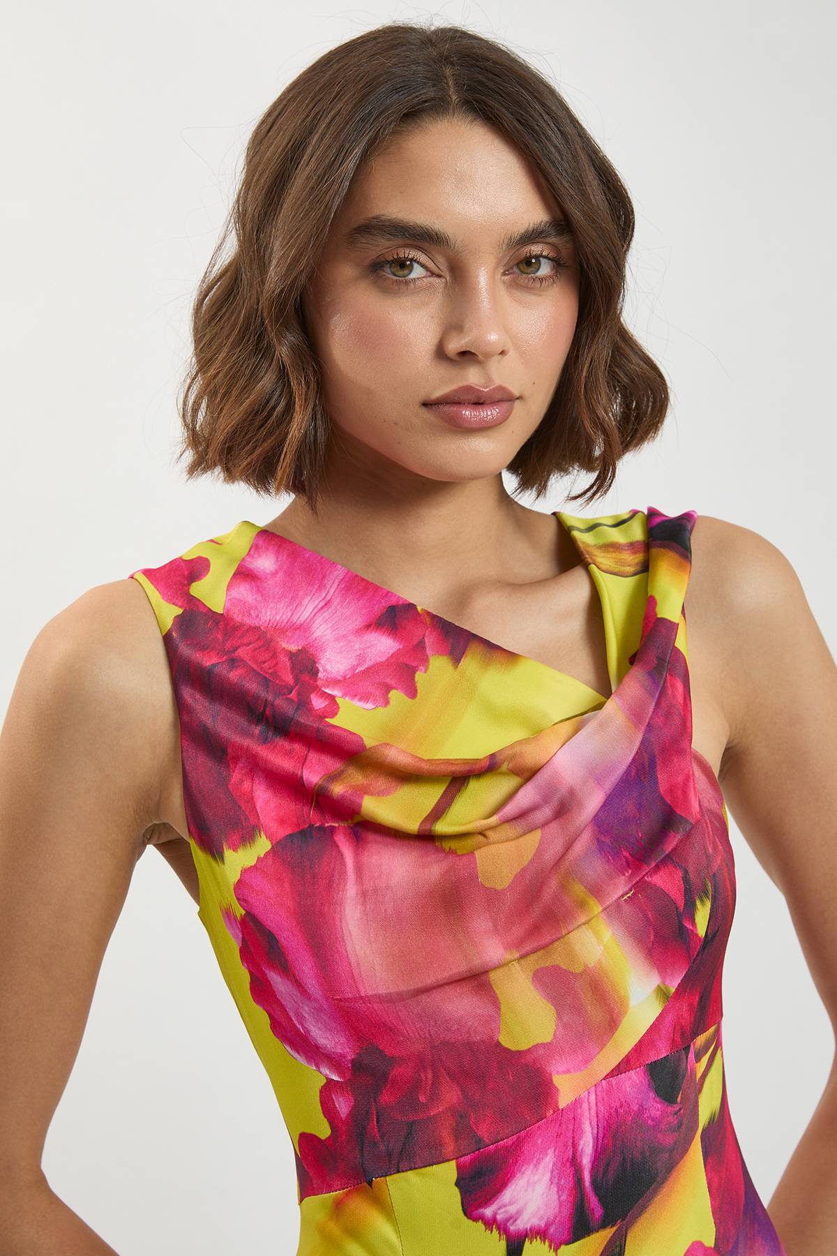 KarenMillen Robe Maxi Asymétrique À Une Épaule En Satin De Viscose À Imprimé Floral Petite