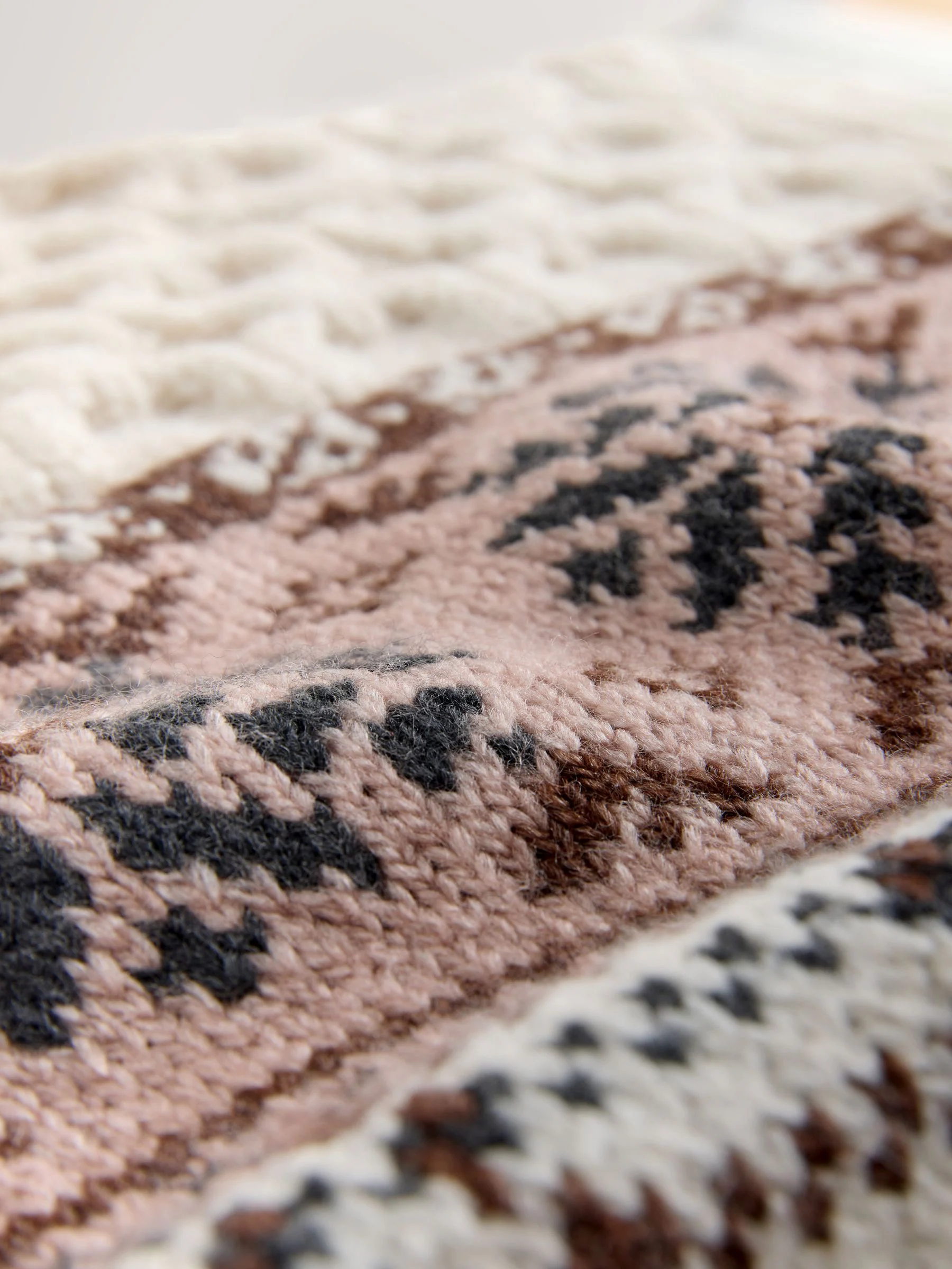 Naturel V-hals met patches - Kersttrui