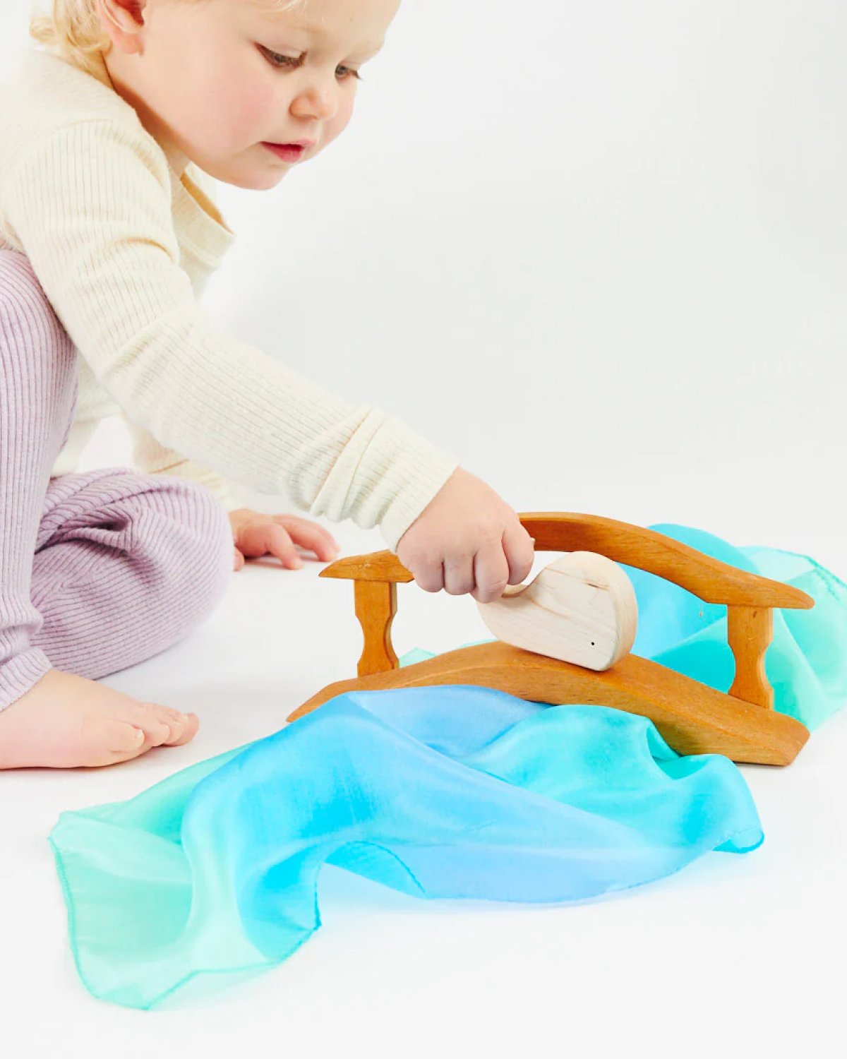 Lekesilke Liten, 53×53 – 100% Silke | Enchanted Mini Playsilk