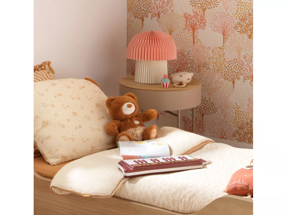 Peluche ours marron avec détails brodés