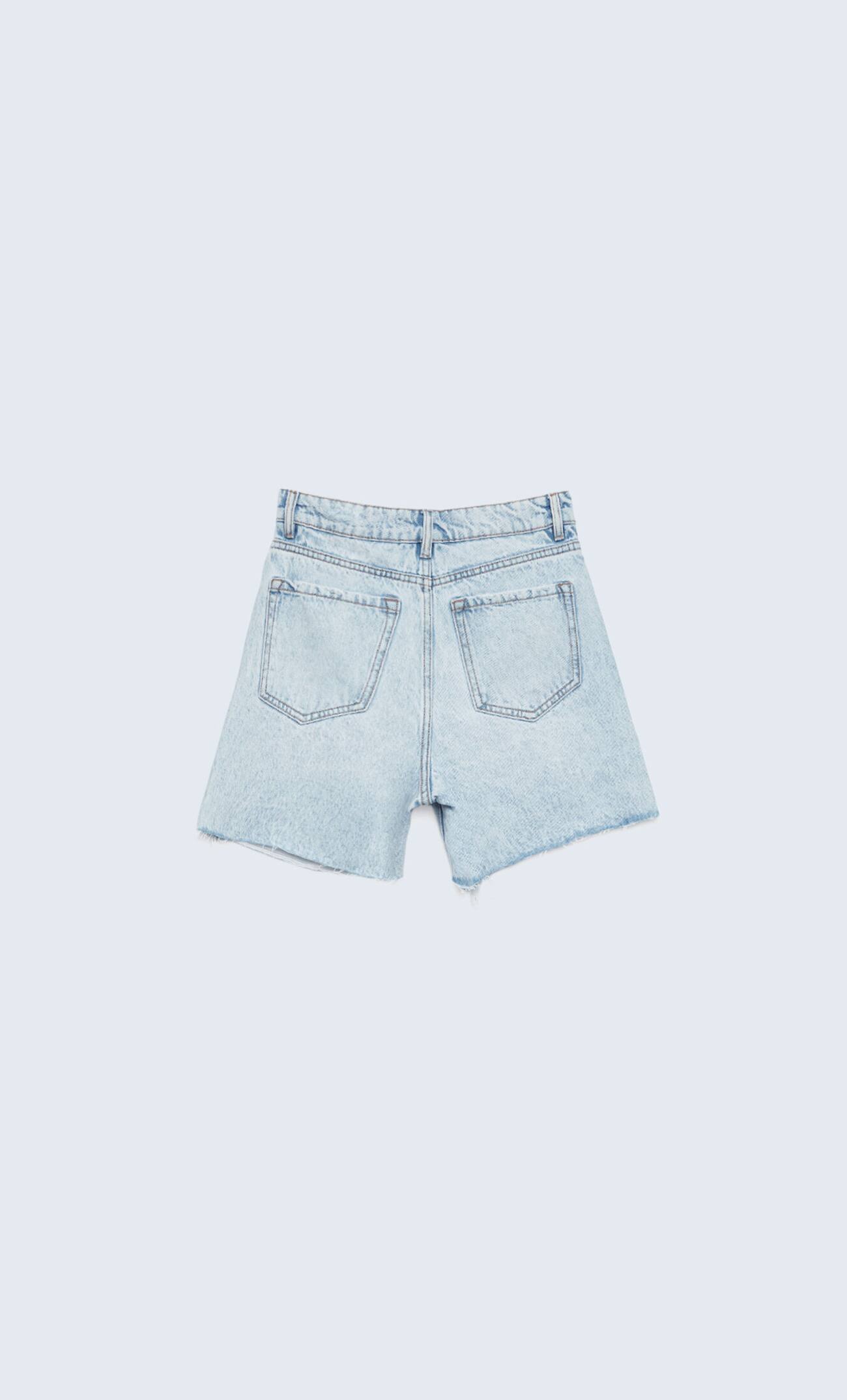 Bermuda jeans rasgada
