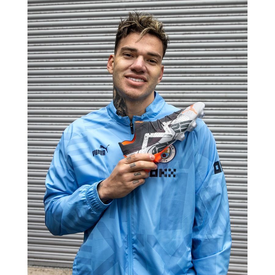 PUMA X Unisport Future Ultimate FG/AG Astronaut - Blanc/Orange/Gris ÉDITION LIMITÉE