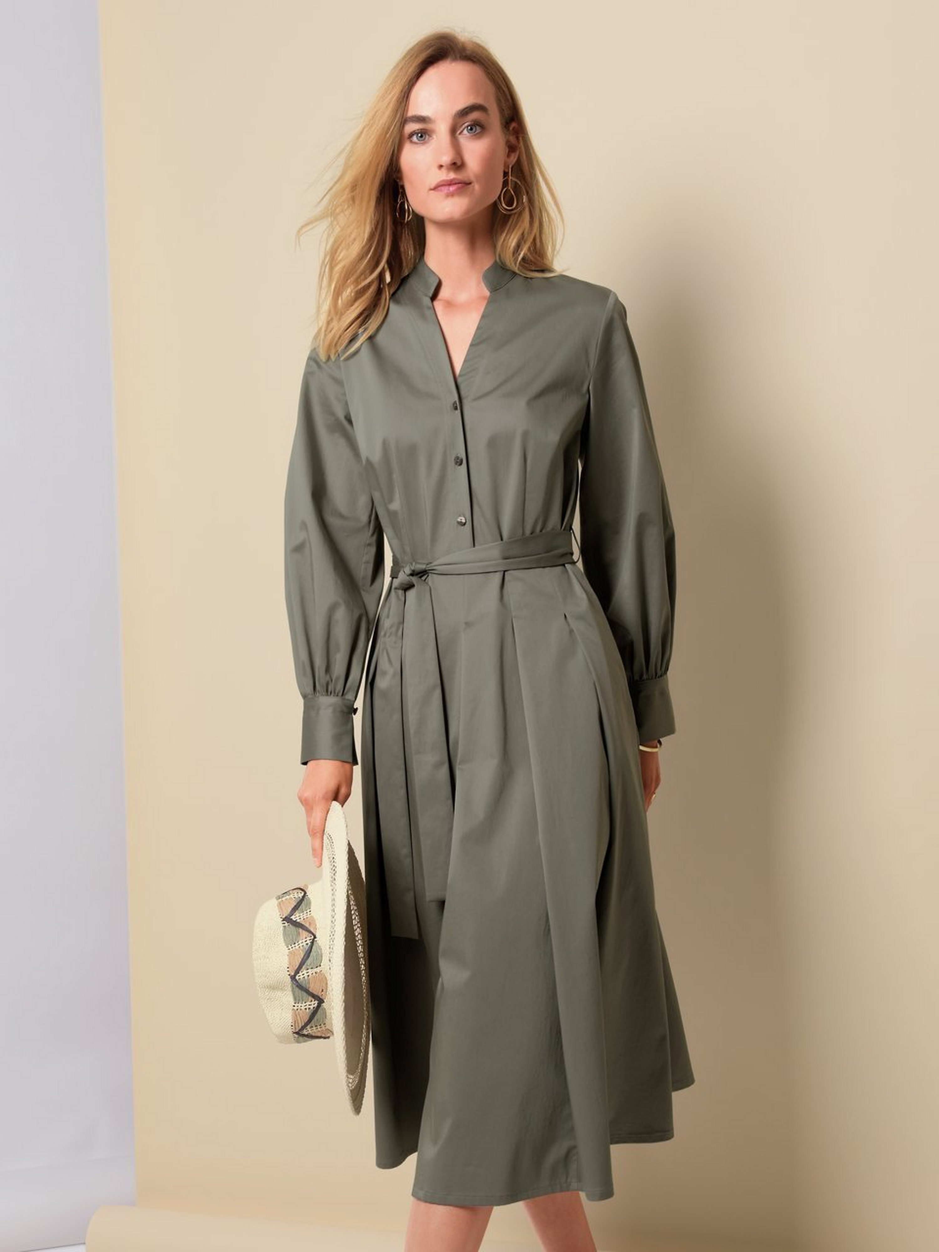 Kleid mit Stehkragen