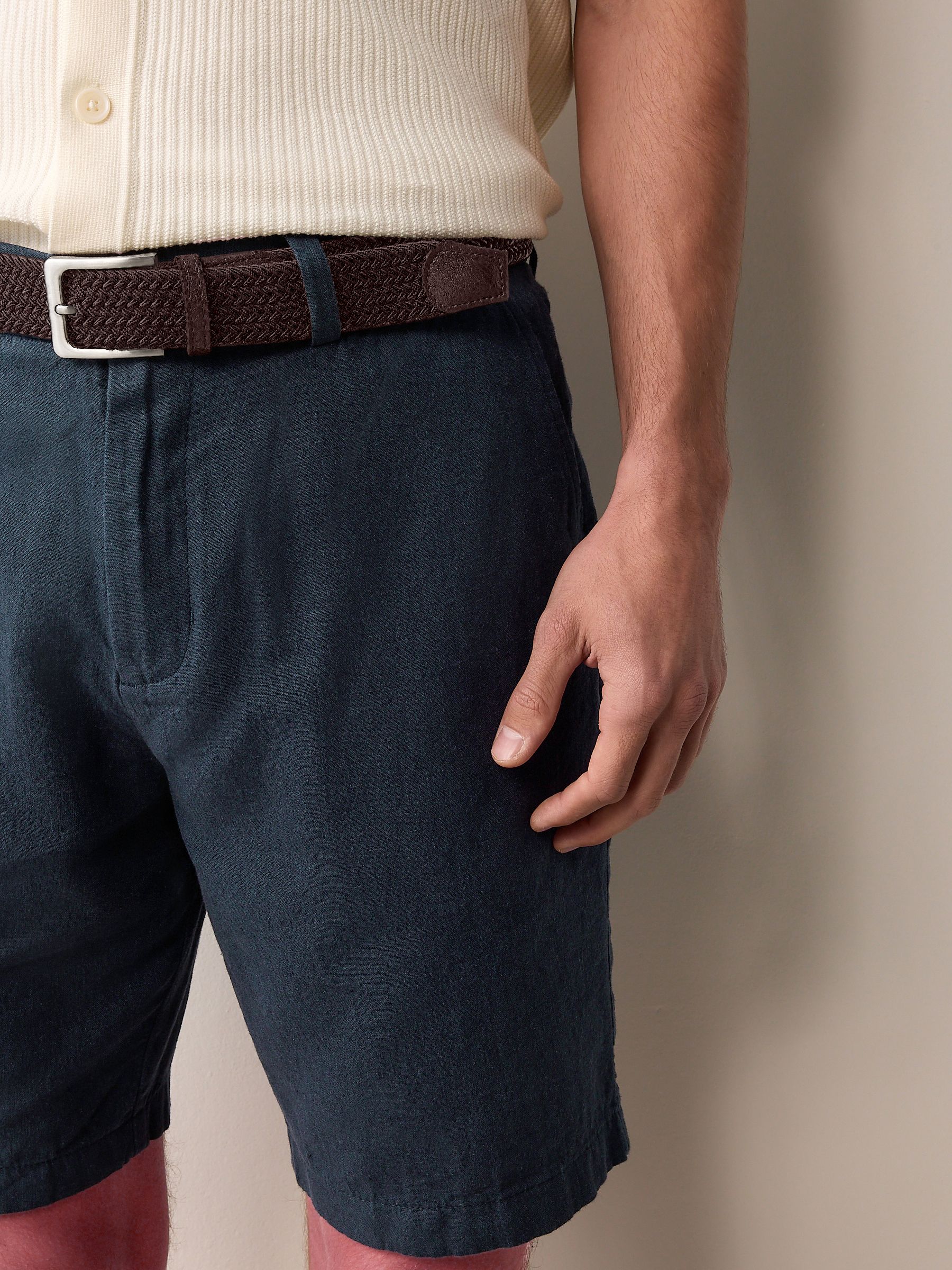Marineblauw - Chinoshort van linnen-katoen met riem inbegrepen