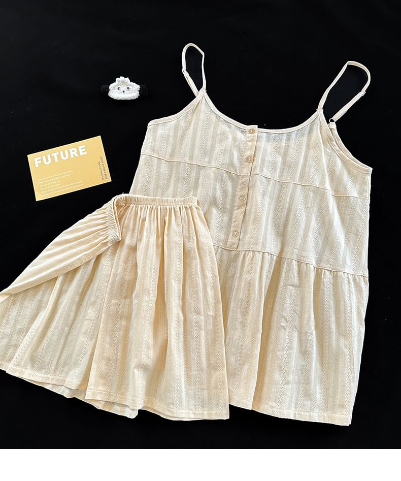 Siensien - Pyjamaset: Effen top met ronde hals en knoopjes + Shorts met elastische taille