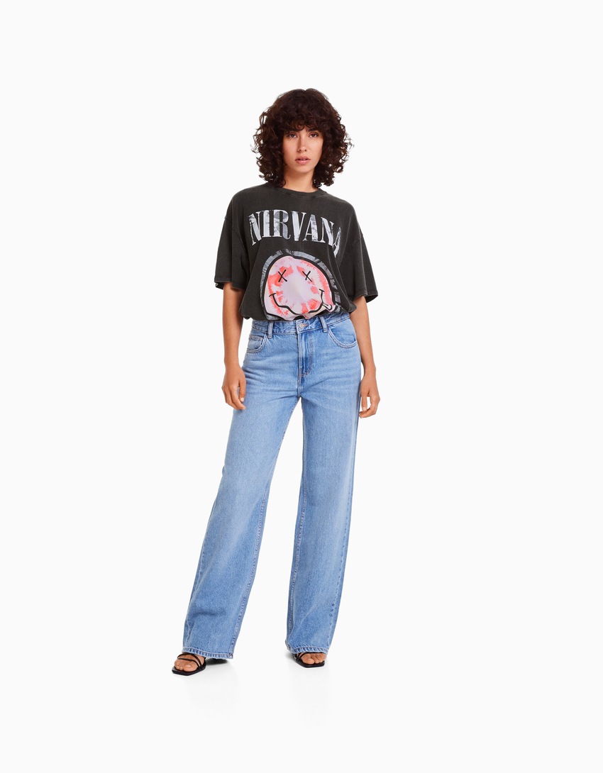 Camiseta Nirvana de manga curta e tamanho grande com estampa.