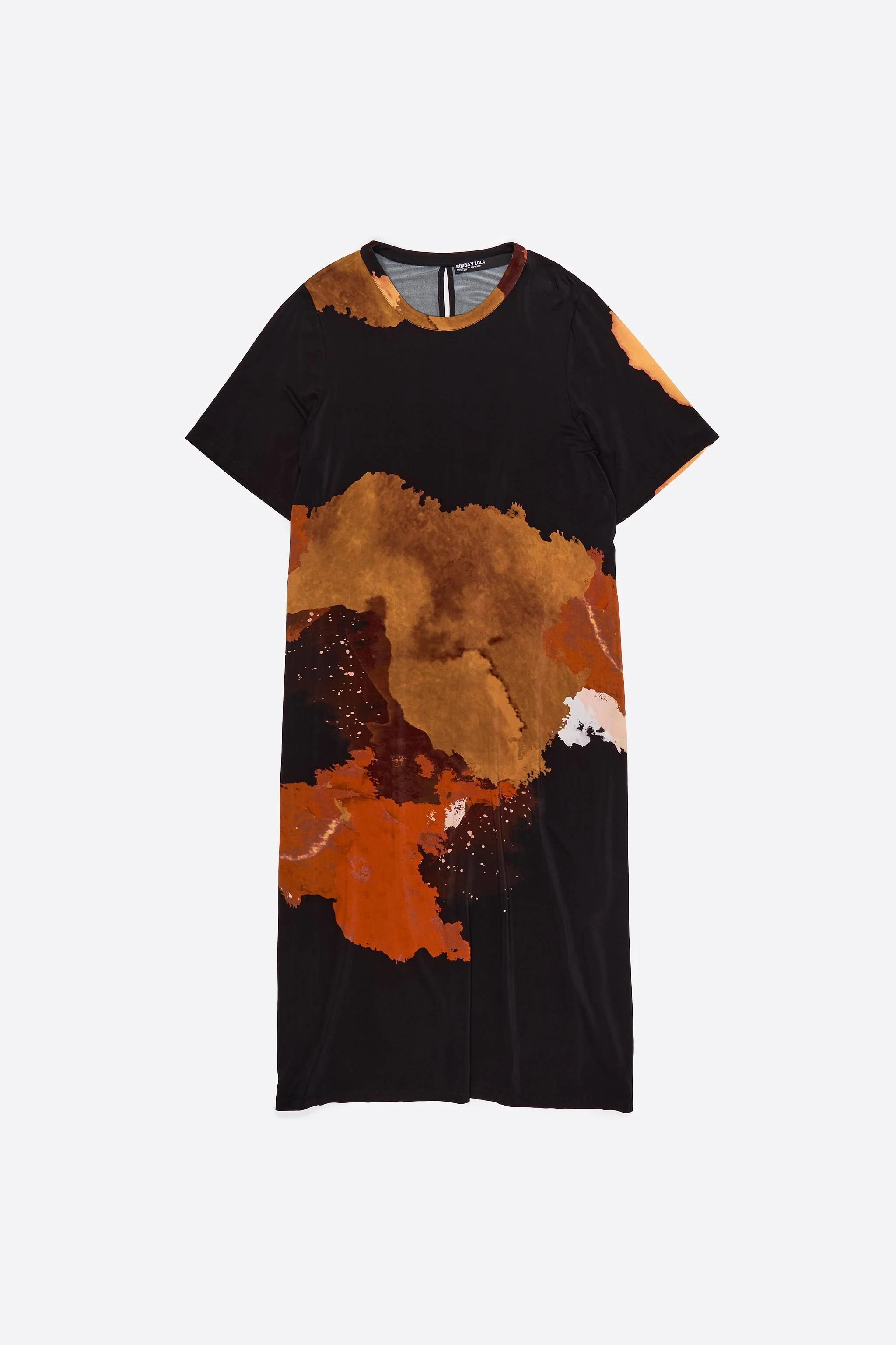 Vestido midi preto fluido estilo camiseta