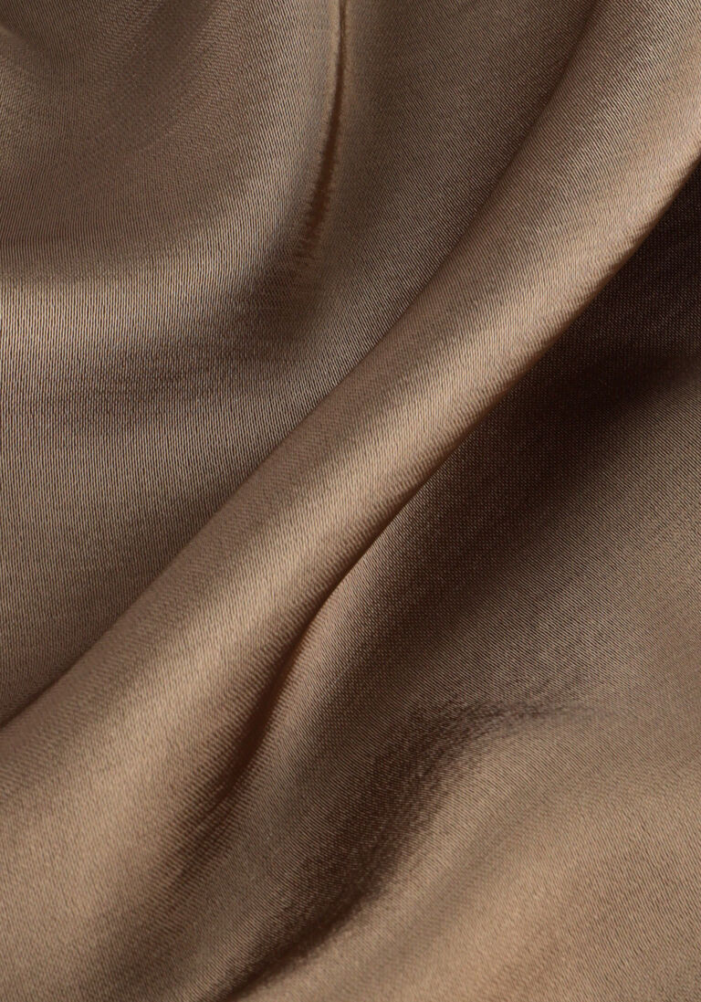 bruine dante6 top roam satin drapey top