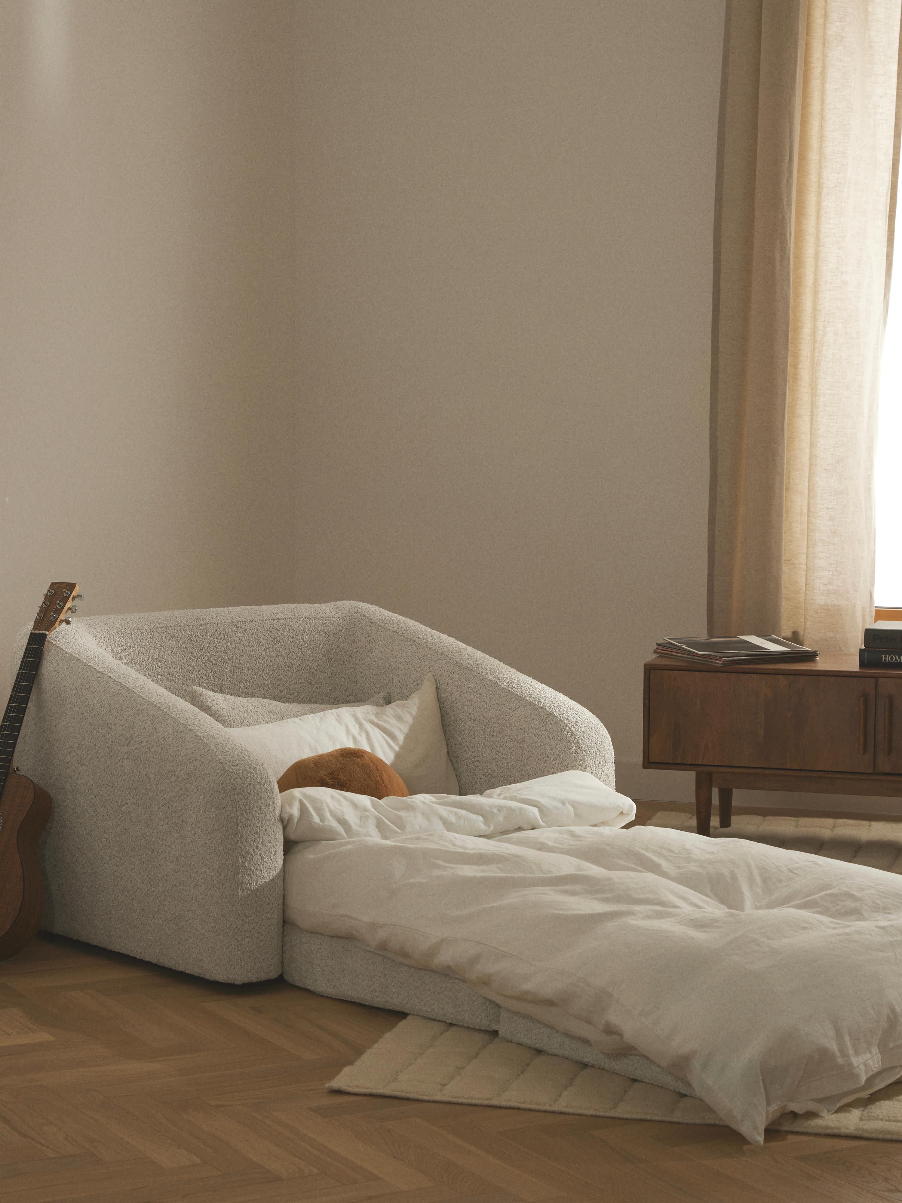 Slaapfauteuil Eliot uit teddy-bouclé