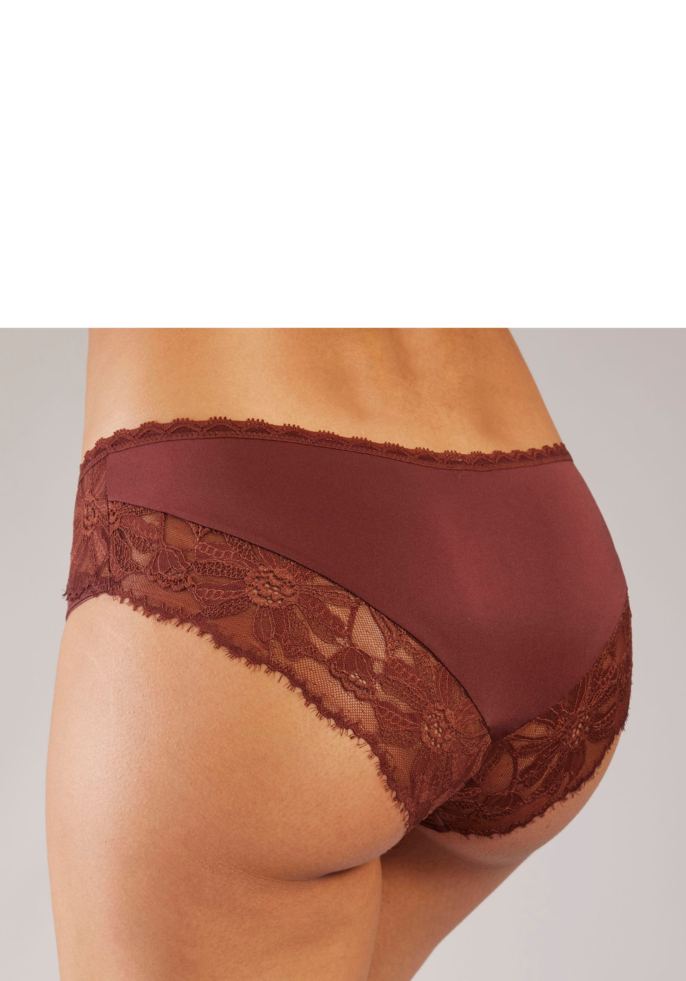LASCANA Panty , mit seidigem Schimmer und edler Jacquardspitze