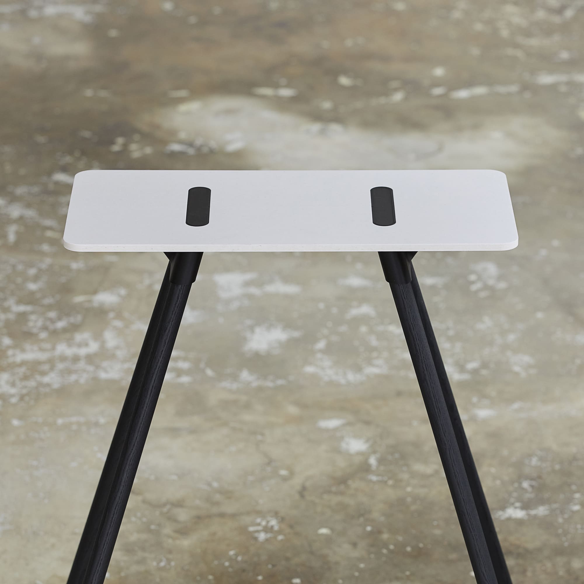 Tons Classic Table med holder kit matsort