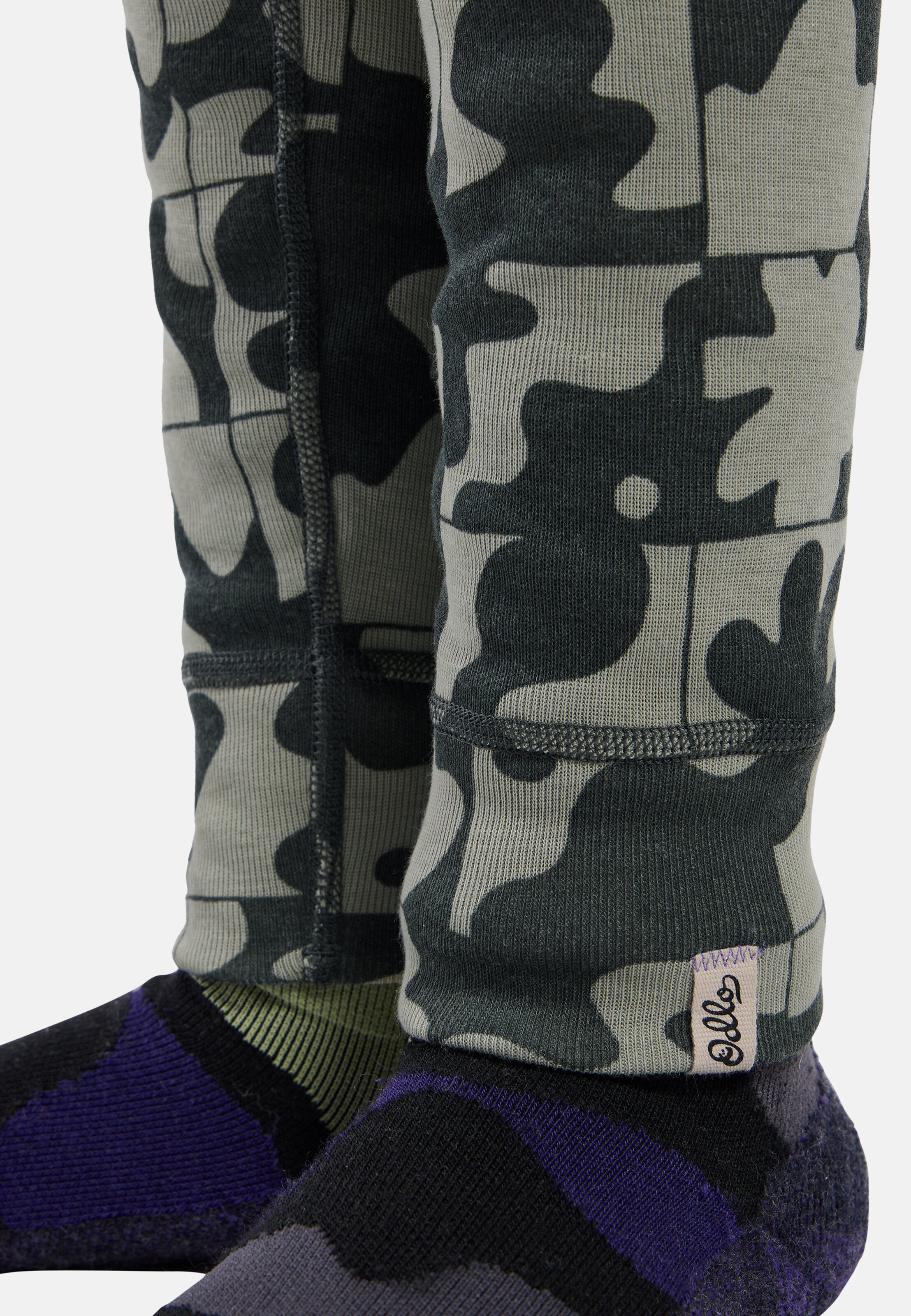 Adventurer Active Warm Base-Layer-Tights mit Print in shadow.