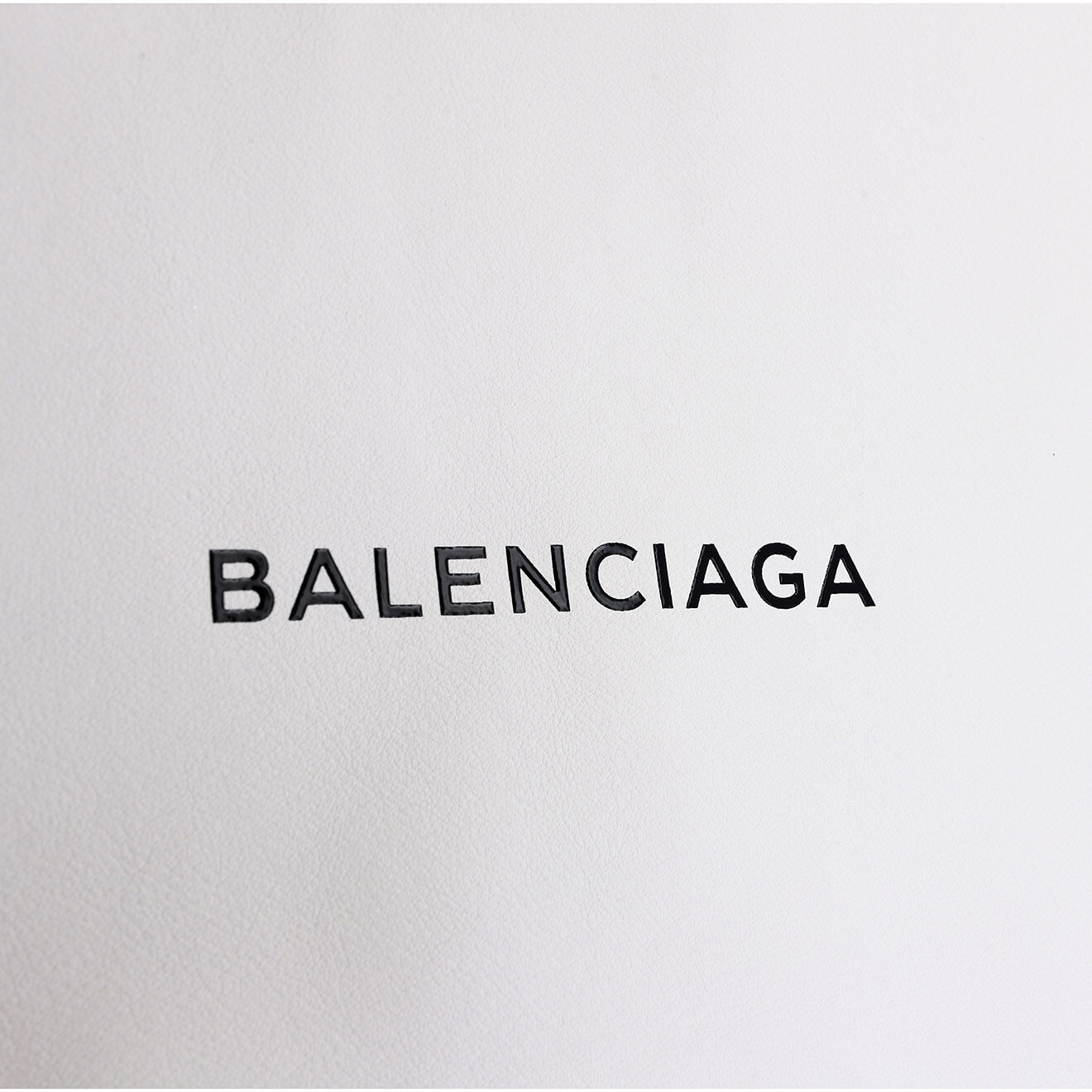 Balenciaga Pochette en Cuir blanche - Très bon état - 38x26 cm