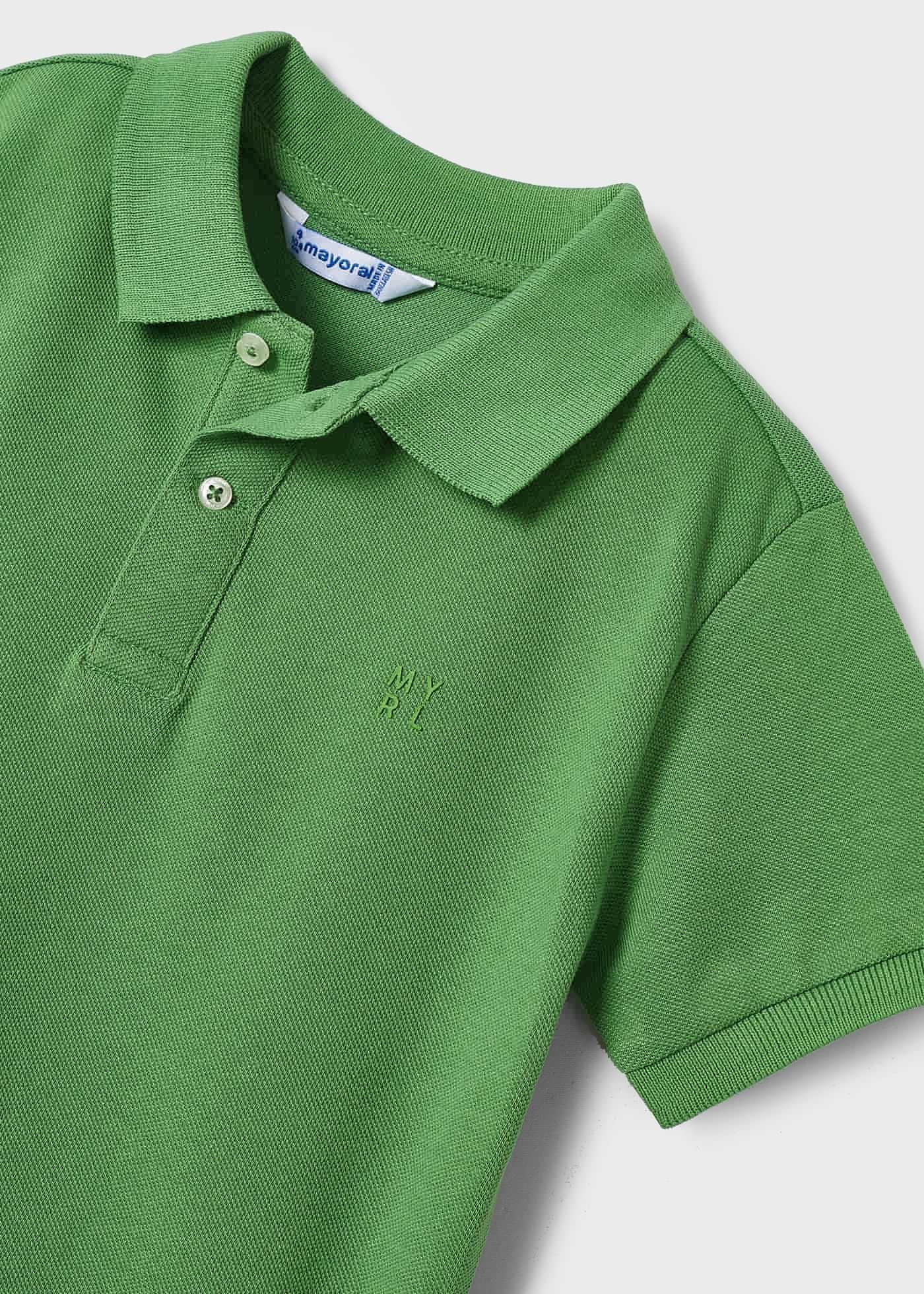 Camisa polo básica de manga curta na cor granito para meninos