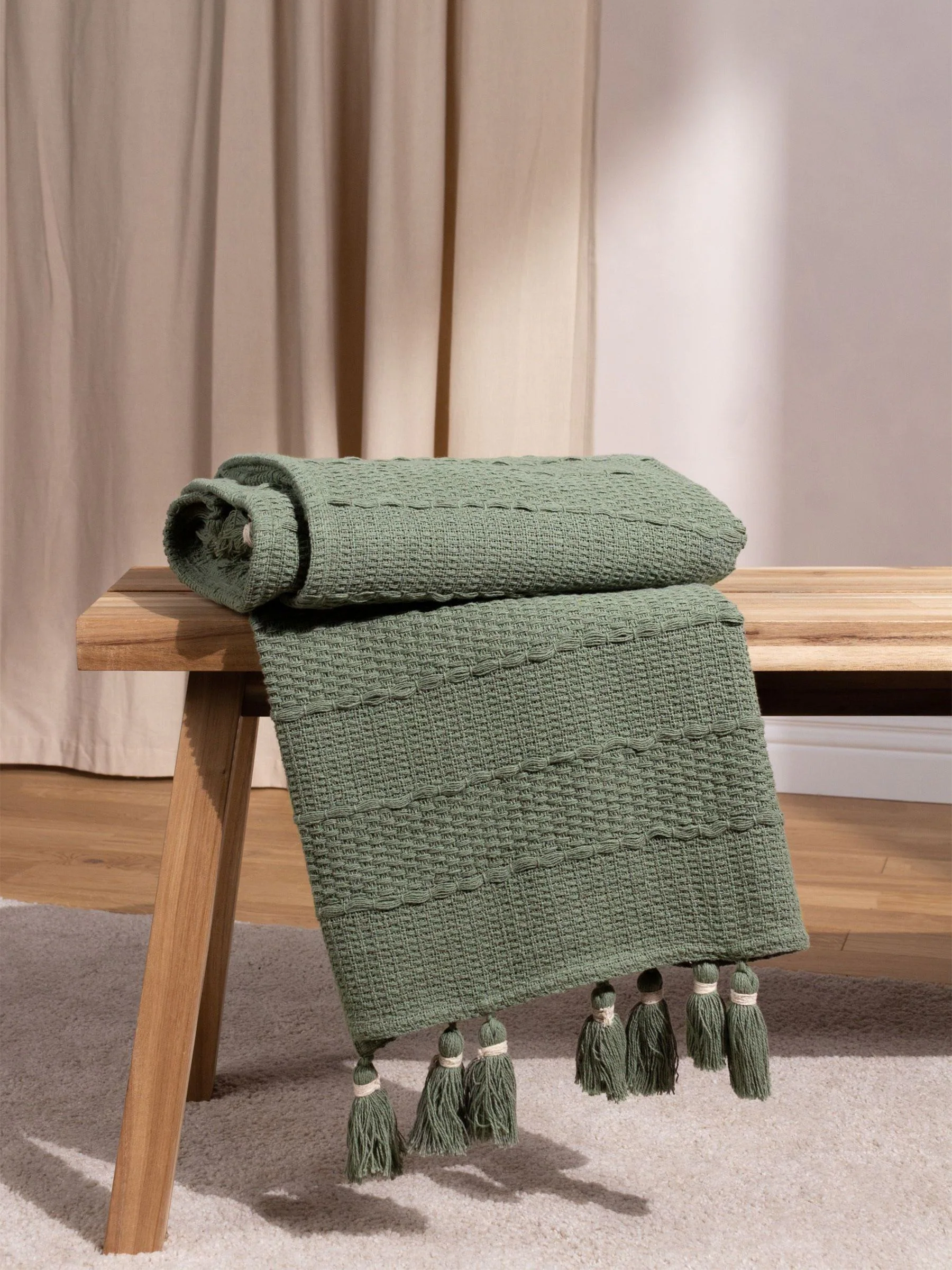 Yard Caliche geweven 100% katoenen bedloper met contrasterende kwastjes