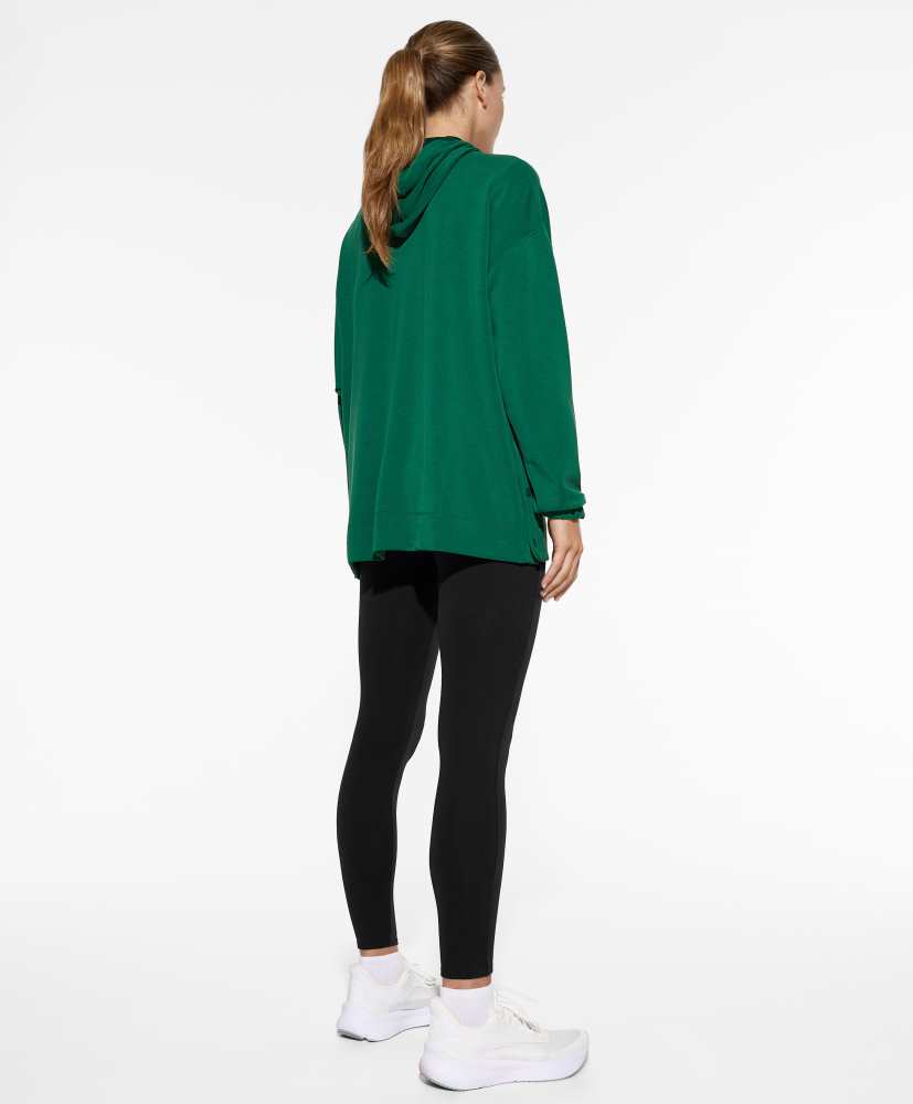 Moletom oversized em modal com toque macio e zíper.