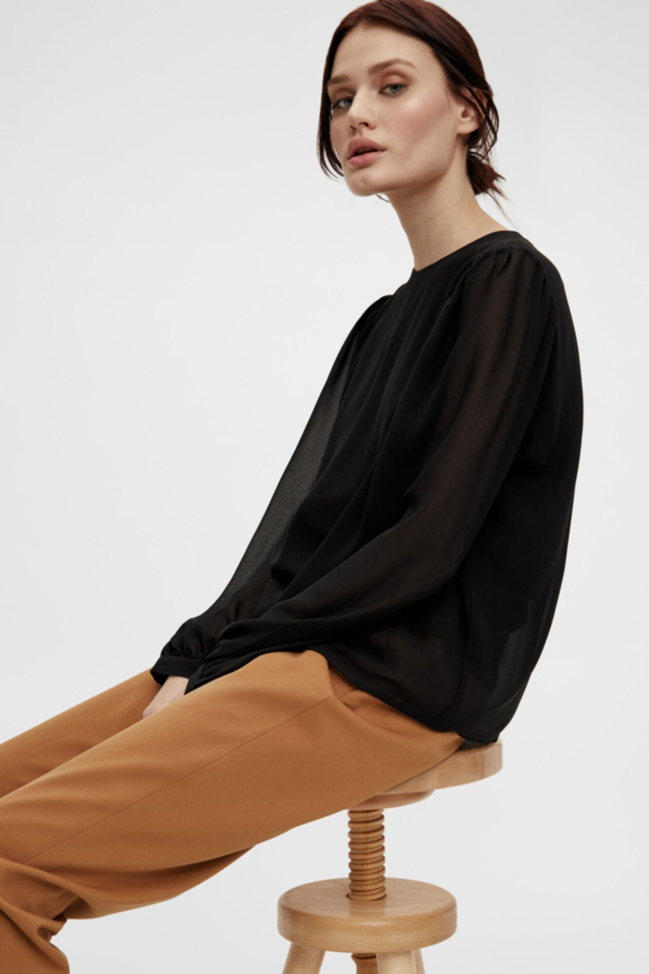 Blusa em tecido sustentável - Preta