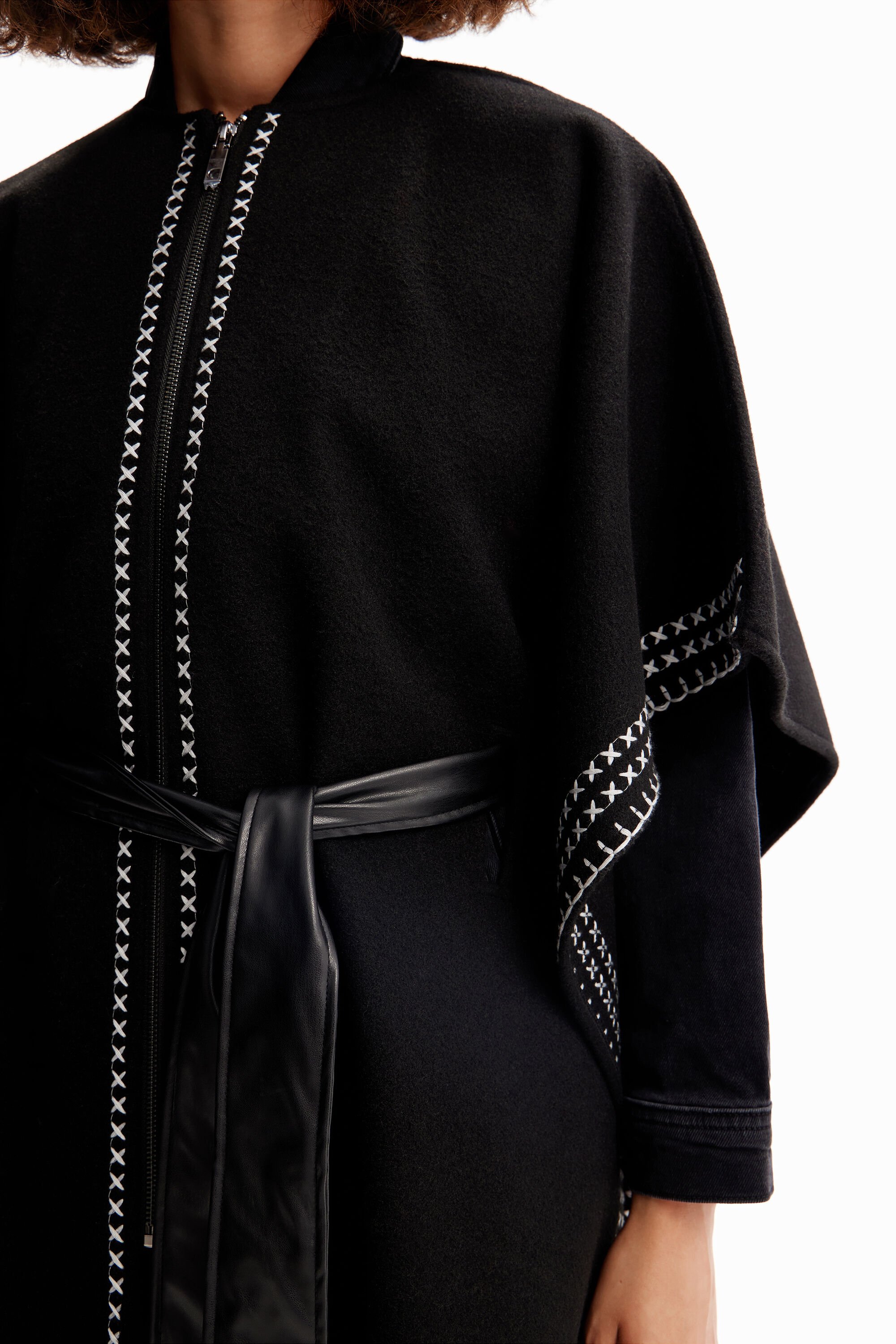 Poncho brodé ceinture