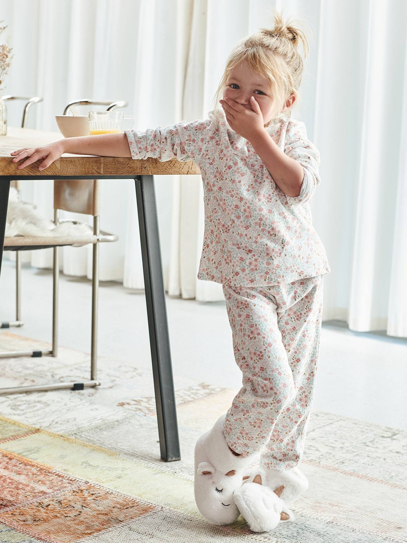 Pantufas de pelúcia de unicórnio para meninas, lisas, brancas com estampas.