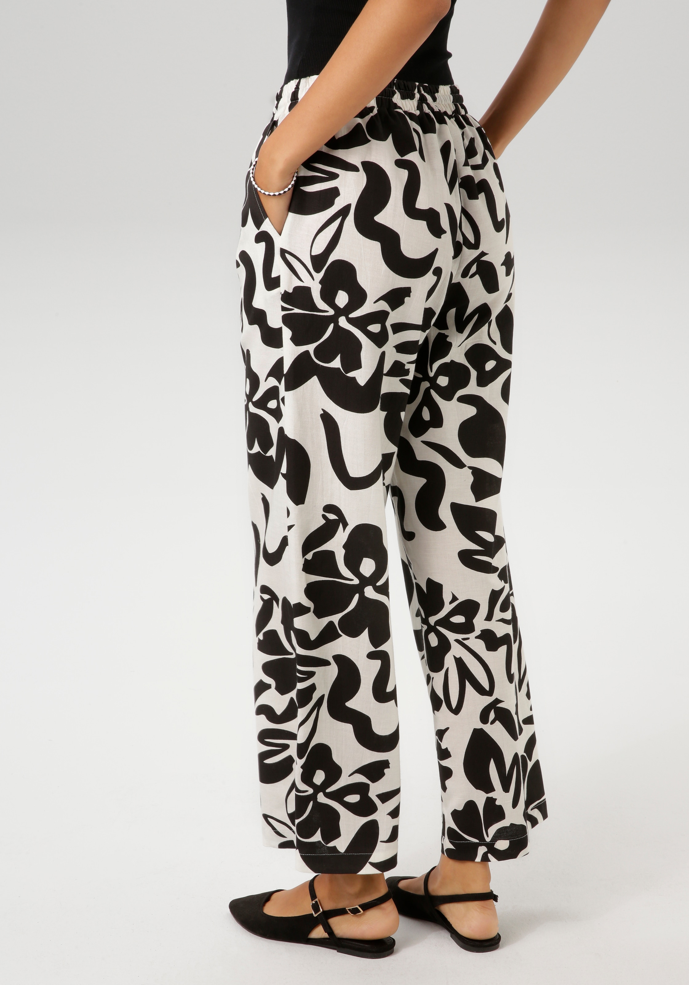 Aniston CASUAL Schlupfhose  mit grossflächigen Blättern bedruckt