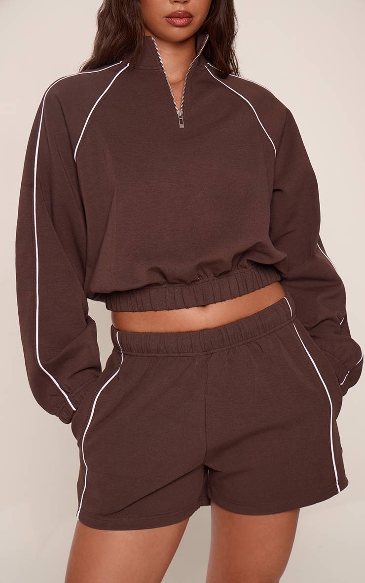 Chocolat Short Molletonné Interlock Avec Détail De Passepoil