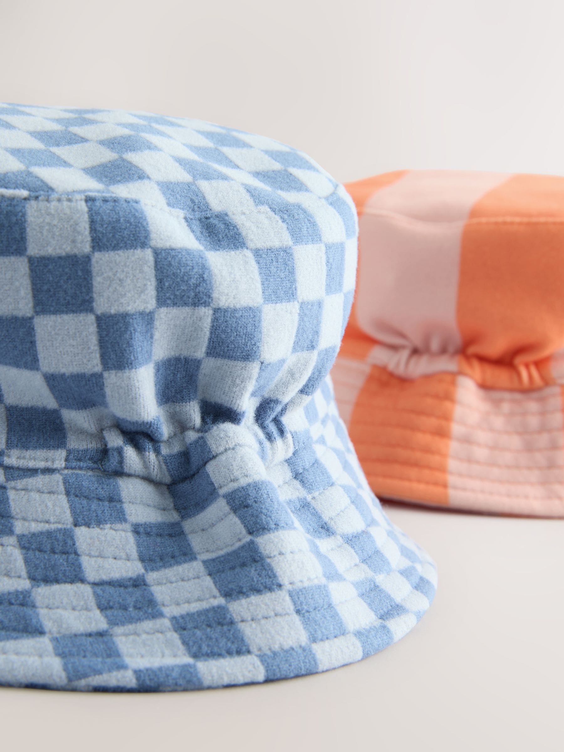 Oranje streep/blauw dambordpatroon - Set van 2 babyhoedjes (0 mnd-2 jr)