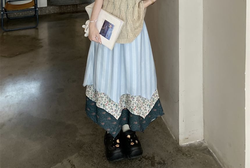 Trendycas - Ronde hals, tweekleurige crop top / V-hals, effen geperforeerde kabeltrui / Hoge taille, gestreept patroon, gelaagde midi-lijn rok