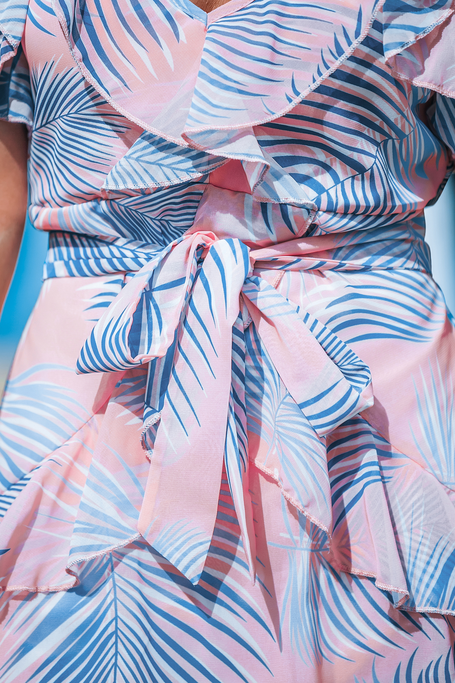 Robe mini à dos nu sans manches avec volants corail tropicale