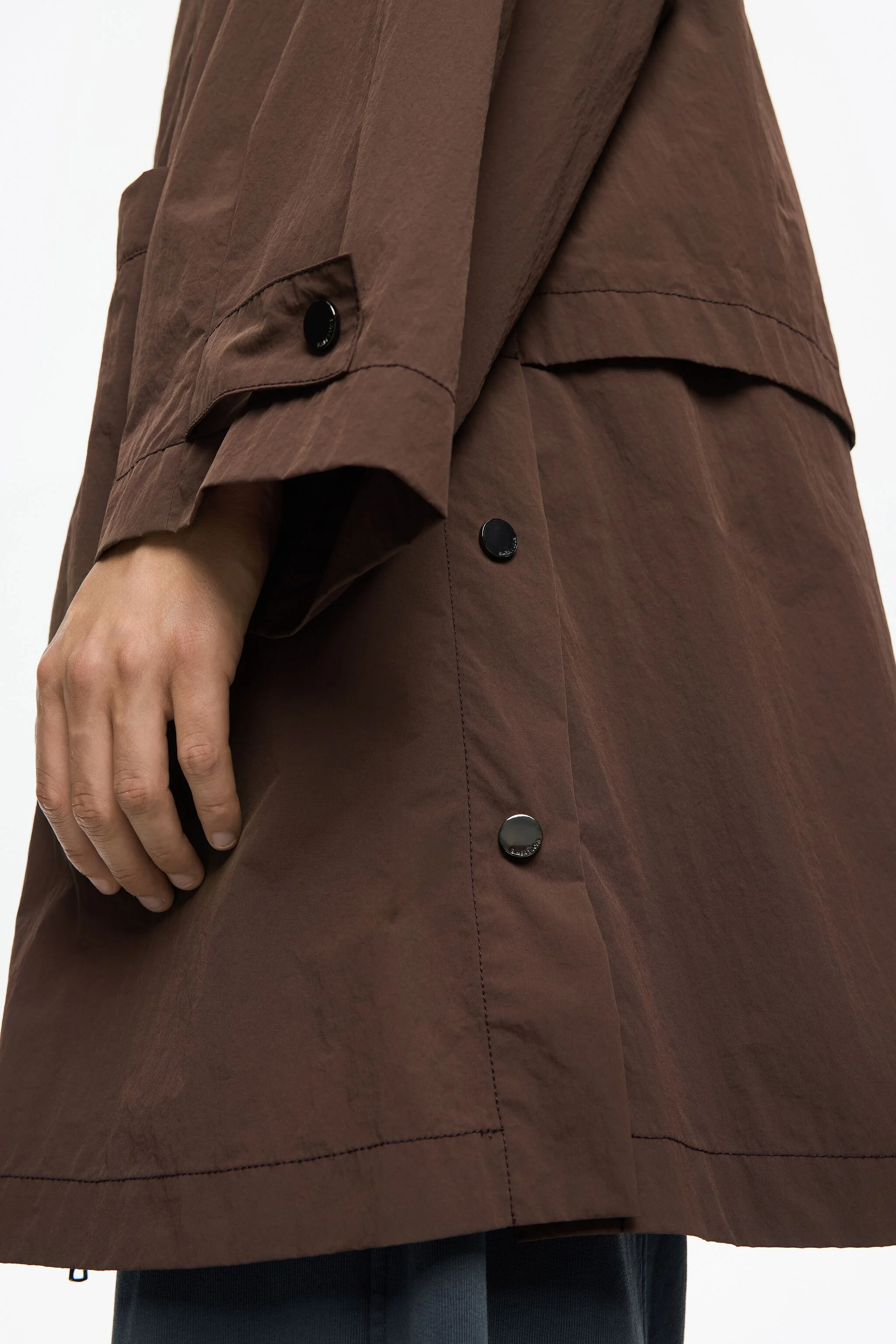 Trench coat marrom escuro em formato A