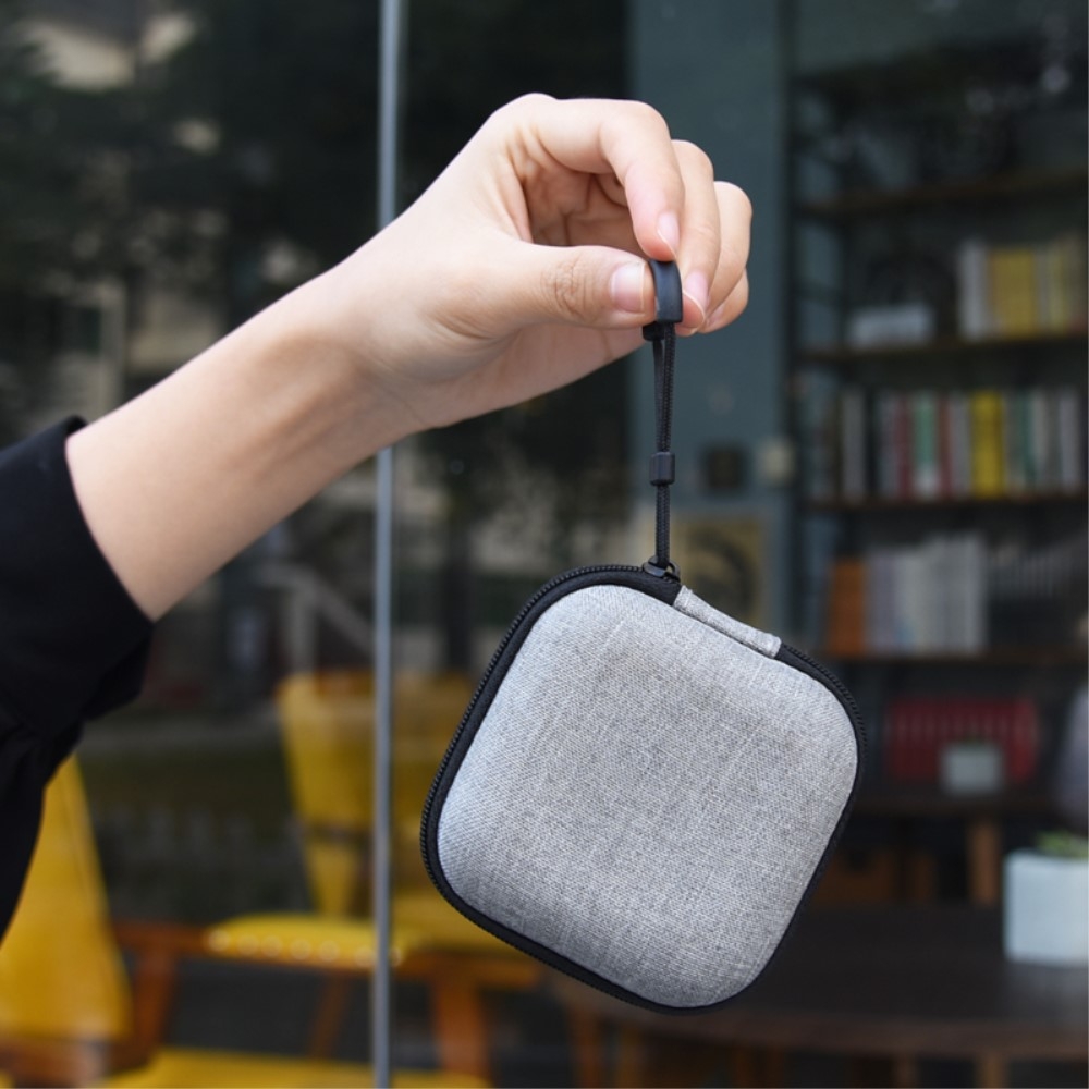 5in1 AirPods Pro Silikon Schutzhülle   Watch Halterung   Karabinerhaken   Straps   Tasche - Blau (Matt)