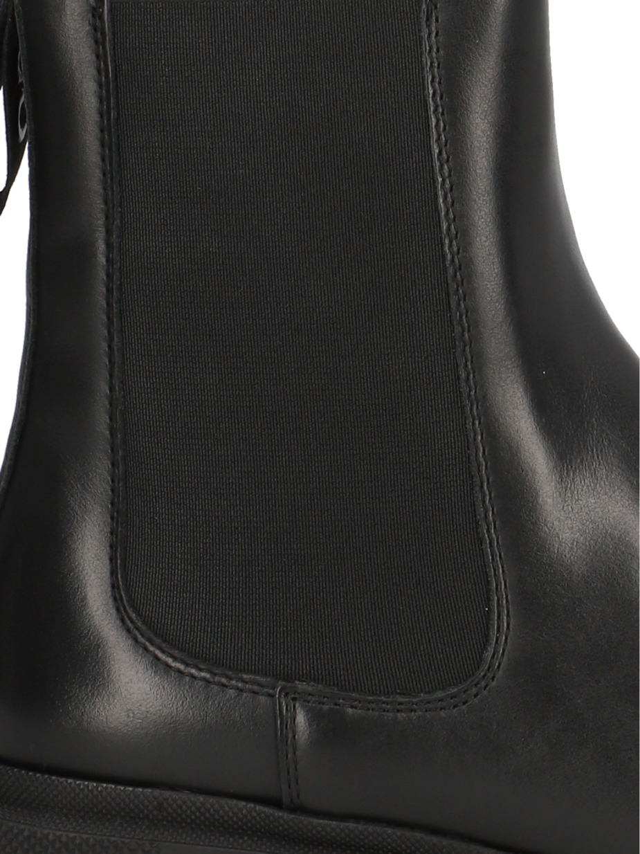 Kris ChBootie-C