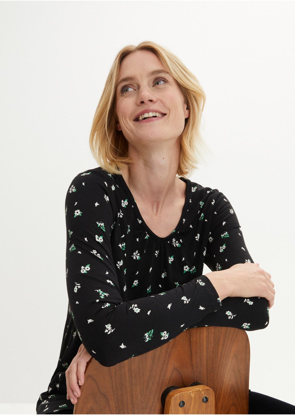T-shirt imprimé à pans avec décolleté en V